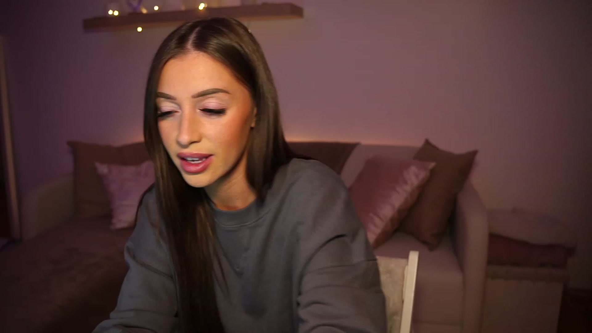 Gallery image thumbnail from emma_ruby's myfreecams stream on, 12/11/2023, 20:15 image 17 of 20