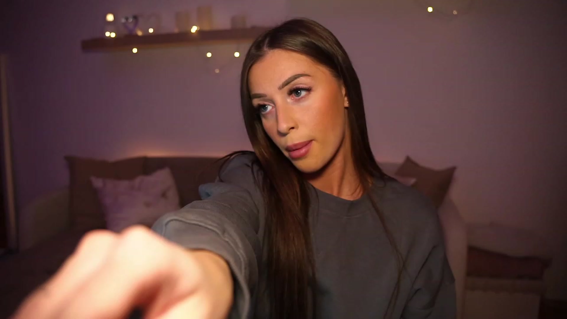 Gallery image thumbnail from emma_ruby's myfreecams stream on, 12/11/2023, 20:15 image 12 of 20