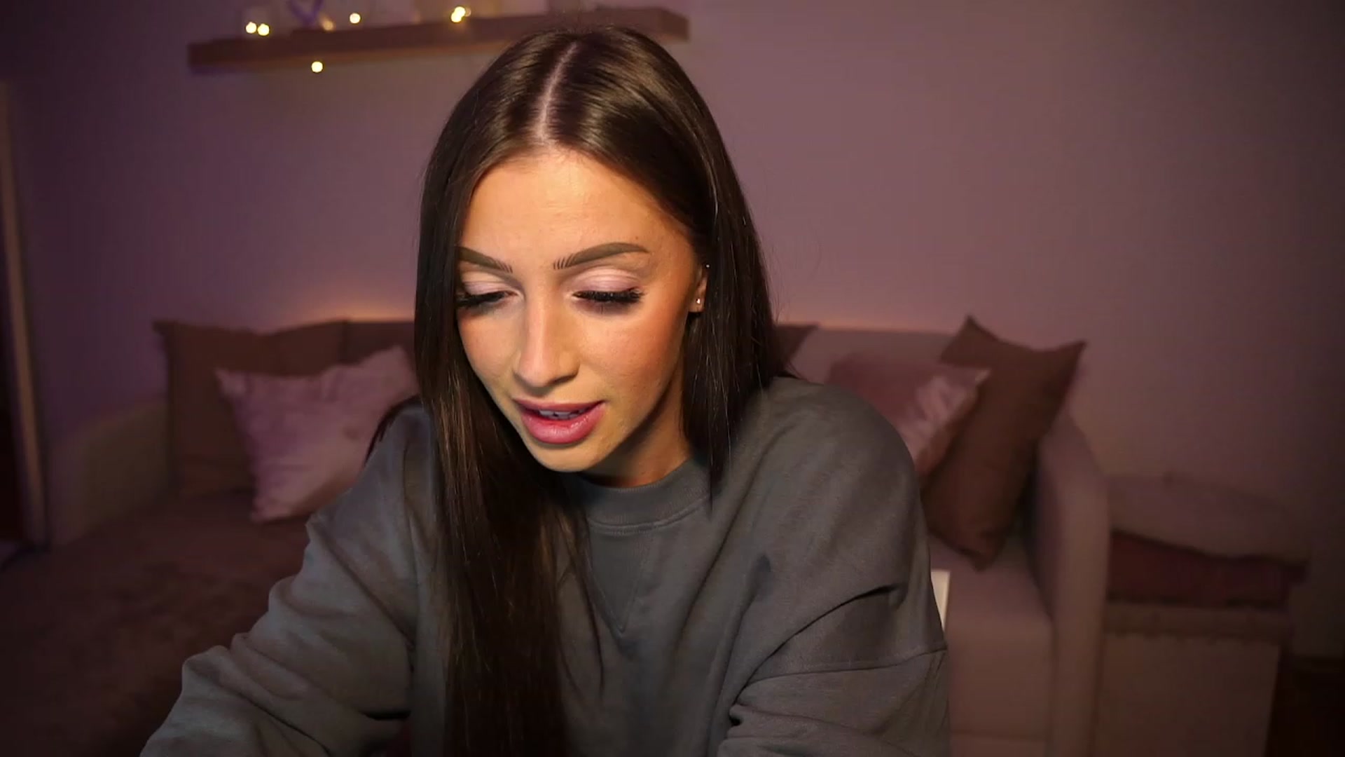 Gallery image thumbnail from emma_ruby's myfreecams stream on, 12/11/2023, 20:15 image 16 of 20