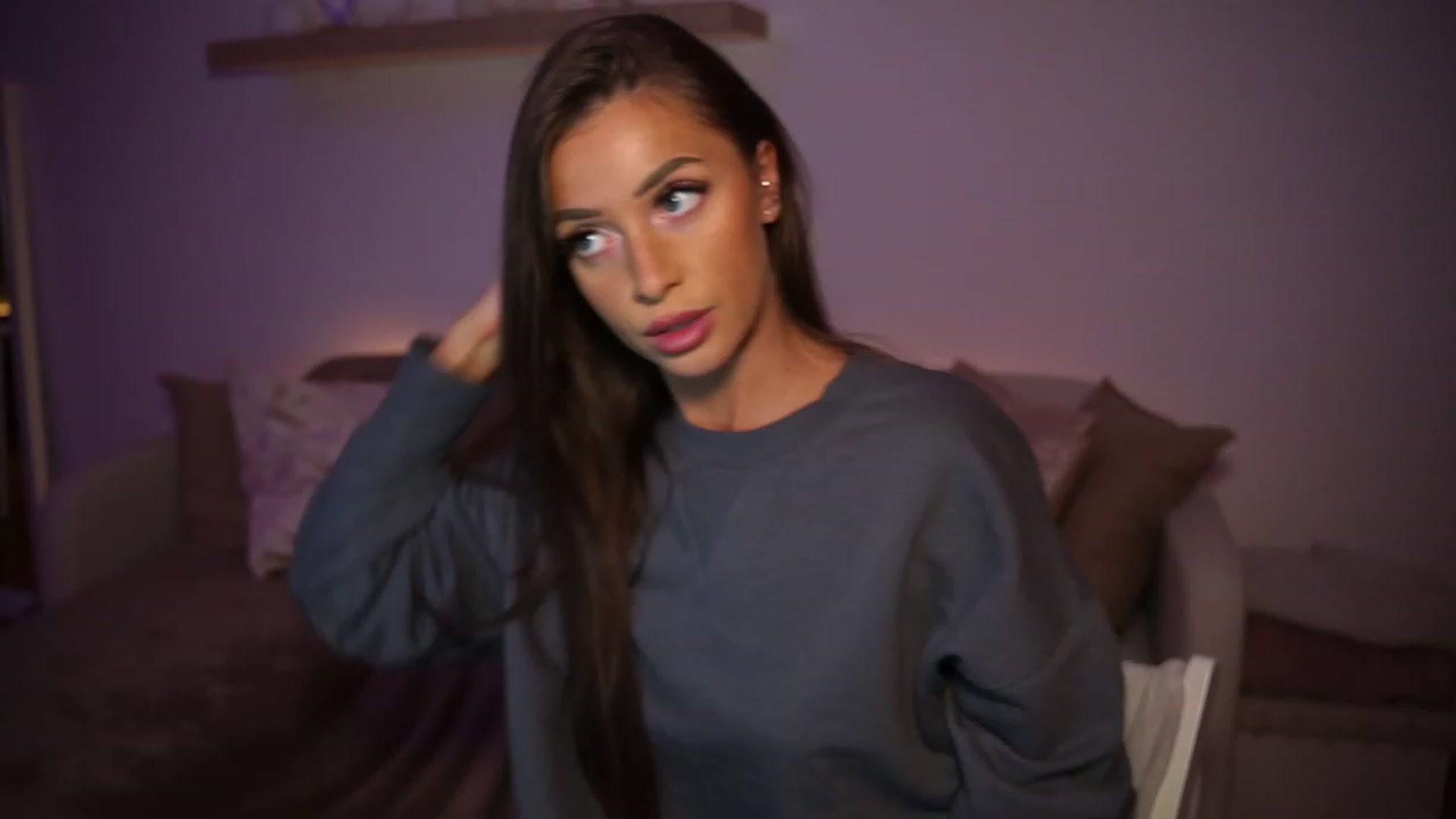 Gallery image thumbnail from emma_ruby's myfreecams stream on, 12/13/2023, 17:44 image 15 of 20