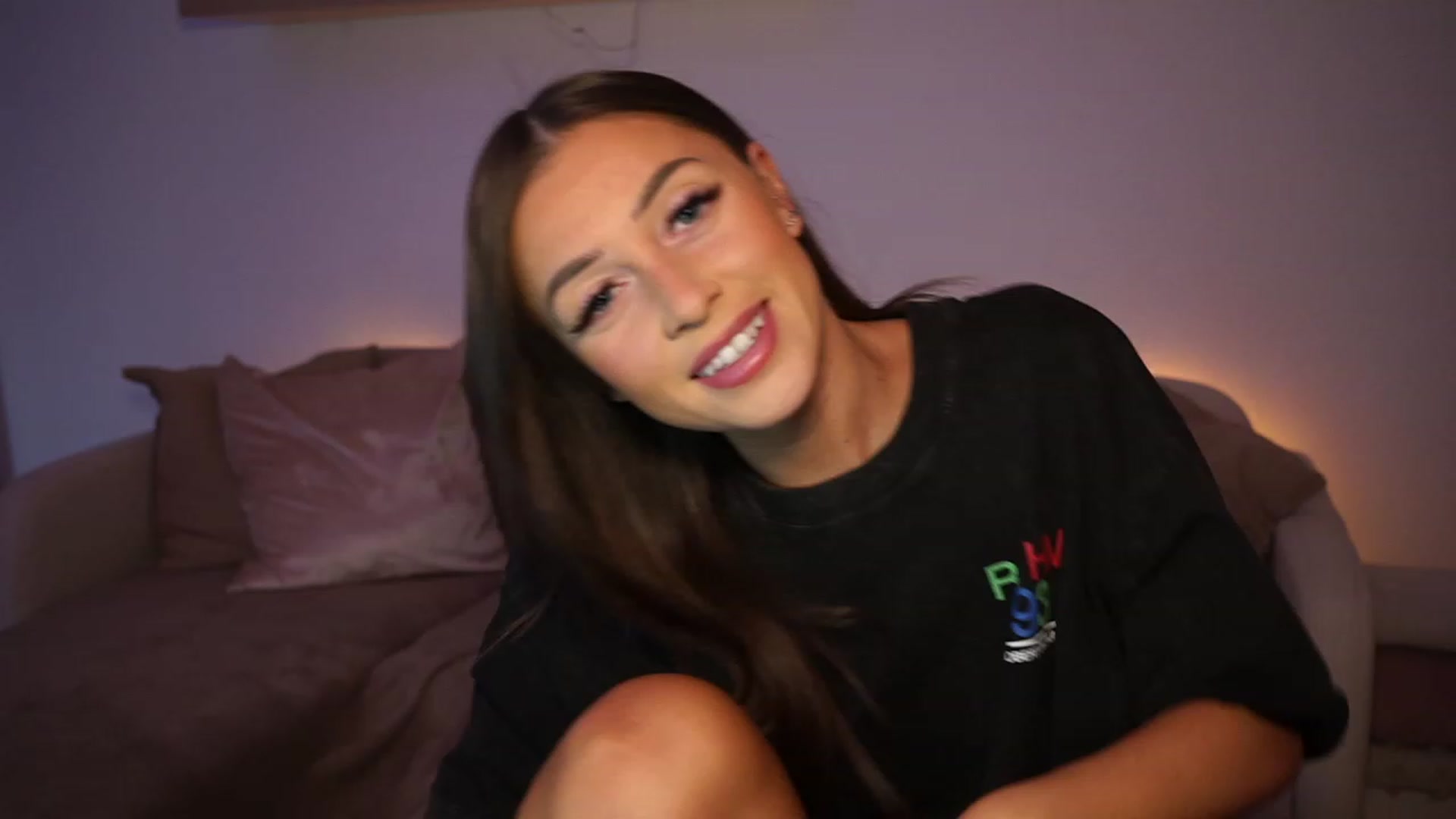 Gallery image thumbnail from emma_ruby's myfreecams stream on, 12/15/2023, 14:03 image 7 of 20