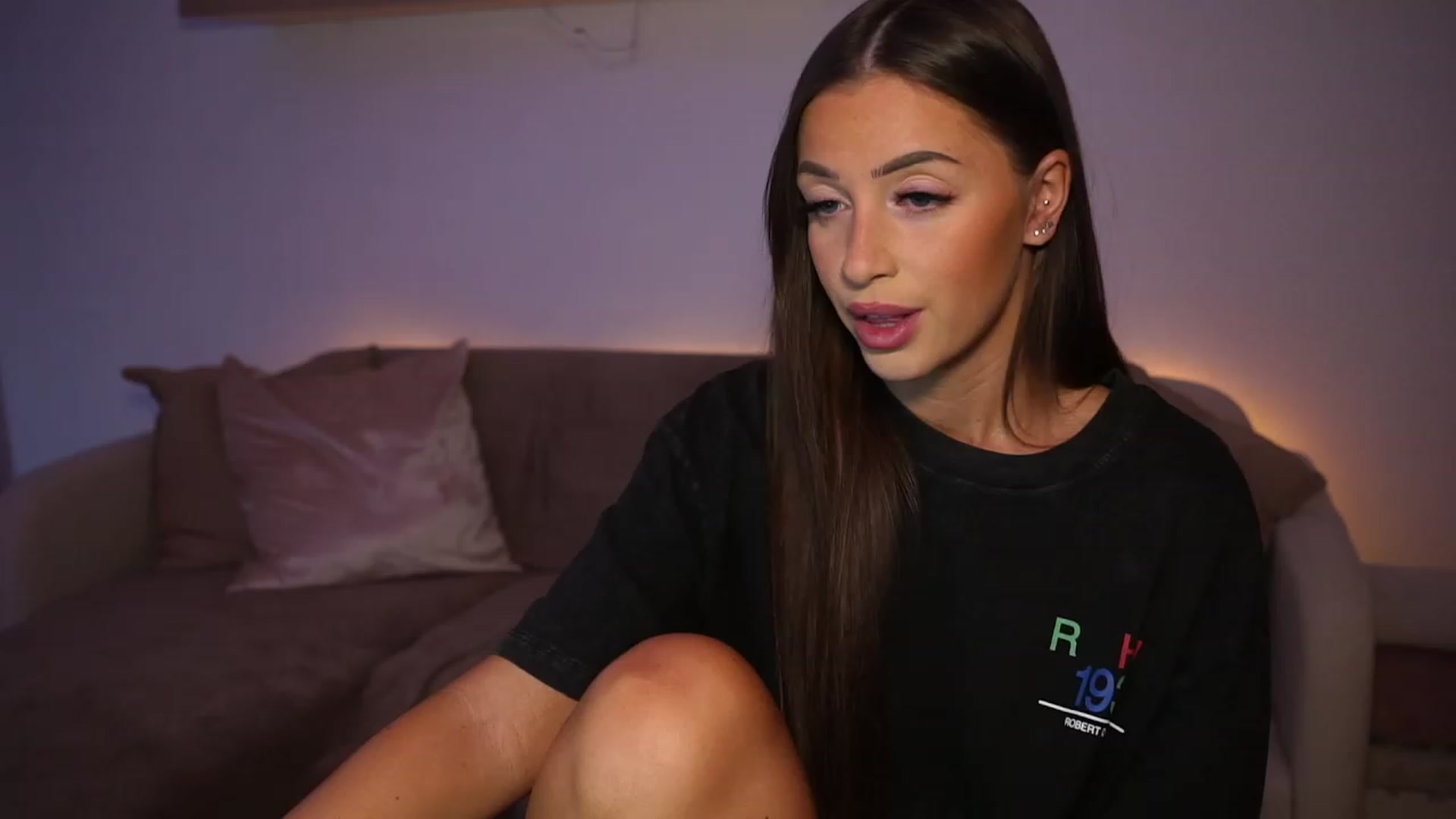 Gallery image thumbnail from emma_ruby's myfreecams stream on, 12/15/2023, 14:03 image 16 of 20