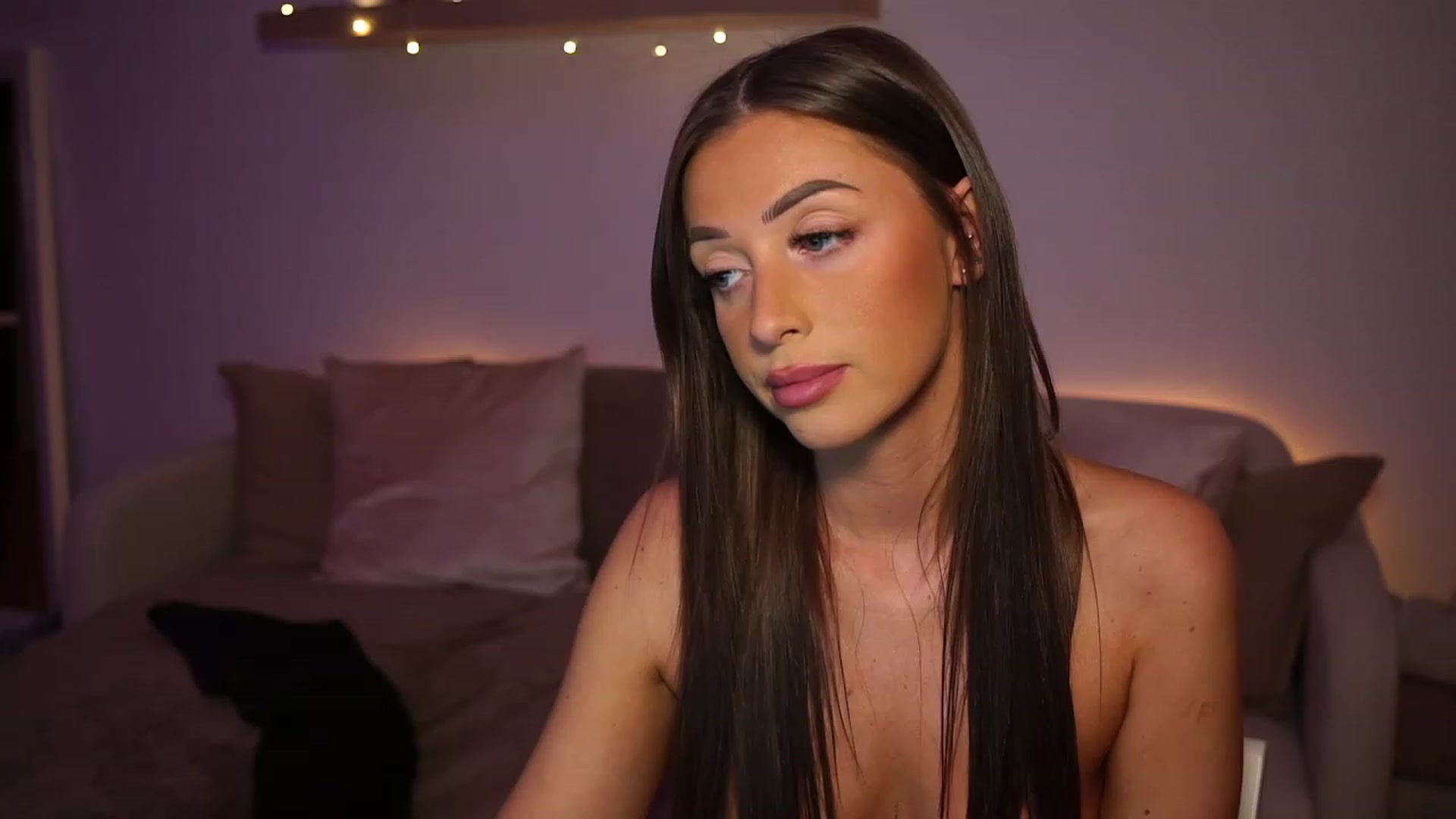 Gallery image thumbnail from emma_ruby's myfreecams stream on, 12/20/2023, 17:46 image 17 of 20