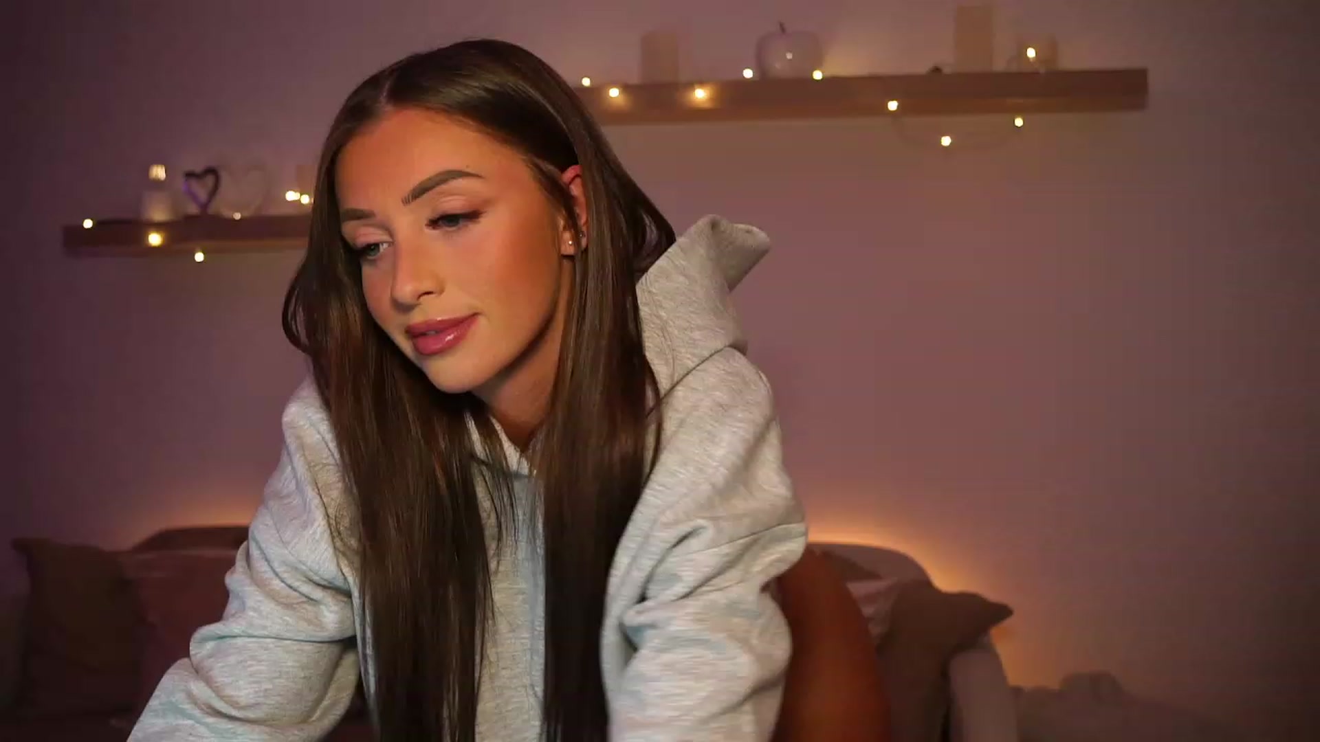 Gallery image thumbnail from emma_ruby's myfreecams stream on, 12/21/2023, 18:46 image 1 of 20
