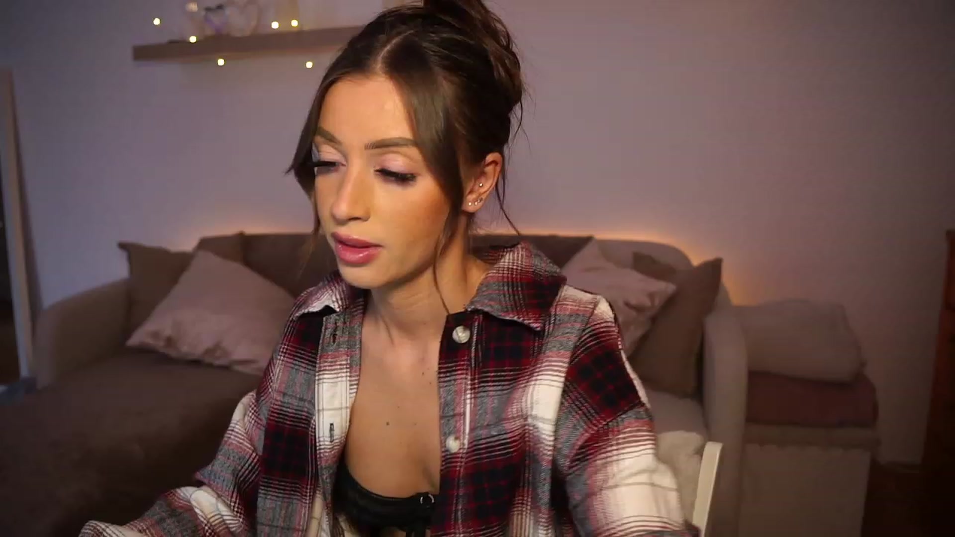 Gallery image thumbnail from emma_ruby's myfreecams stream on, 12/31/2023, 11:48 image 16 of 20