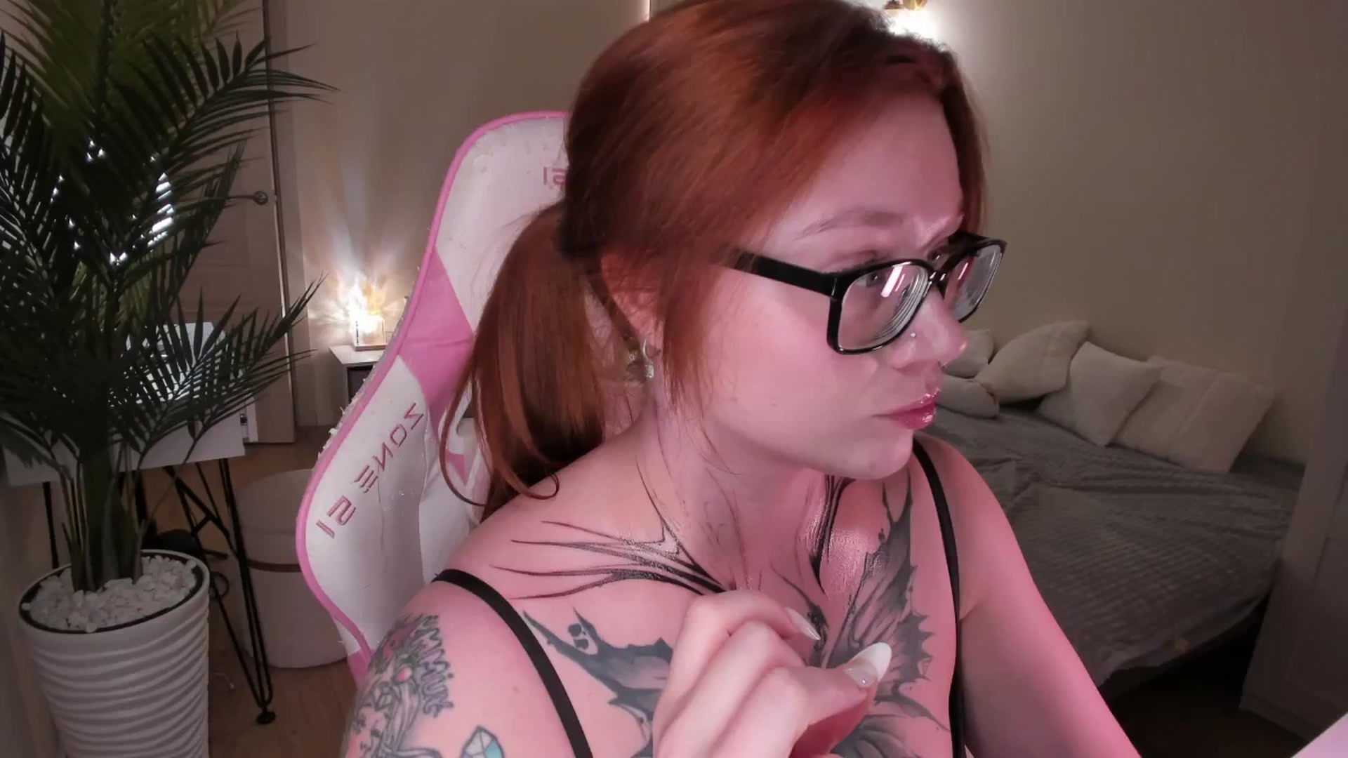 Gallery image thumbnail from euphoriadance's myfreecams stream on, 12/16/2025, 05:13 image 12 of 20