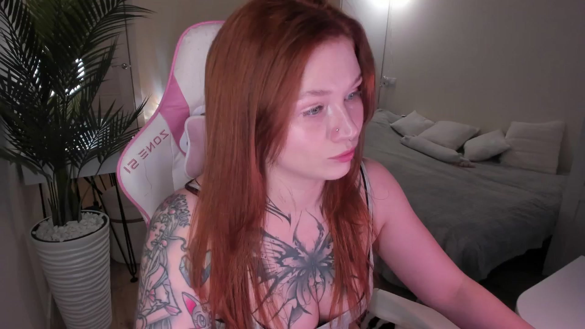 Gallery image thumbnail from euphoriadance's myfreecams stream on, 12/20/2025, 08:19 image 12 of 20