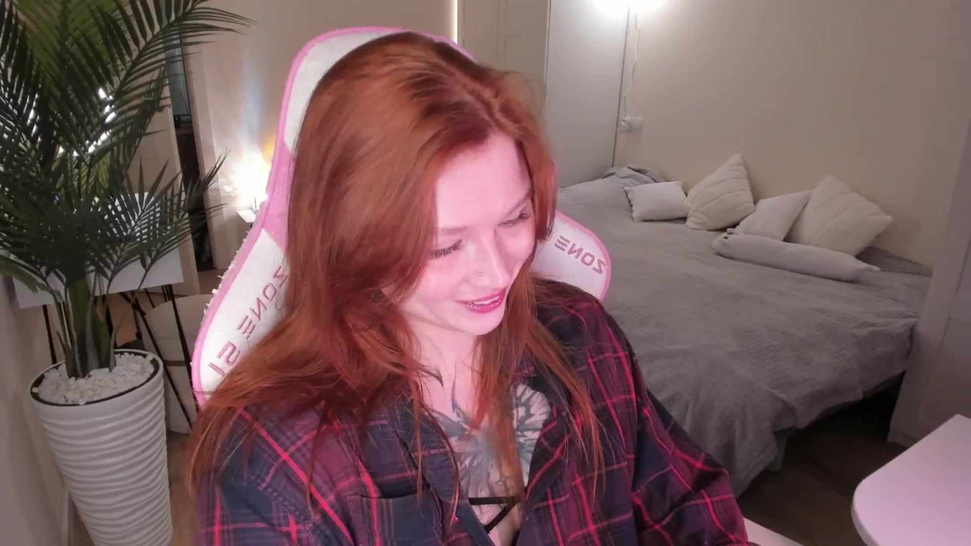 Gallery image thumbnail from euphoriadance's myfreecams stream on, 12/21/2025, 07:26 image 10 of 20
