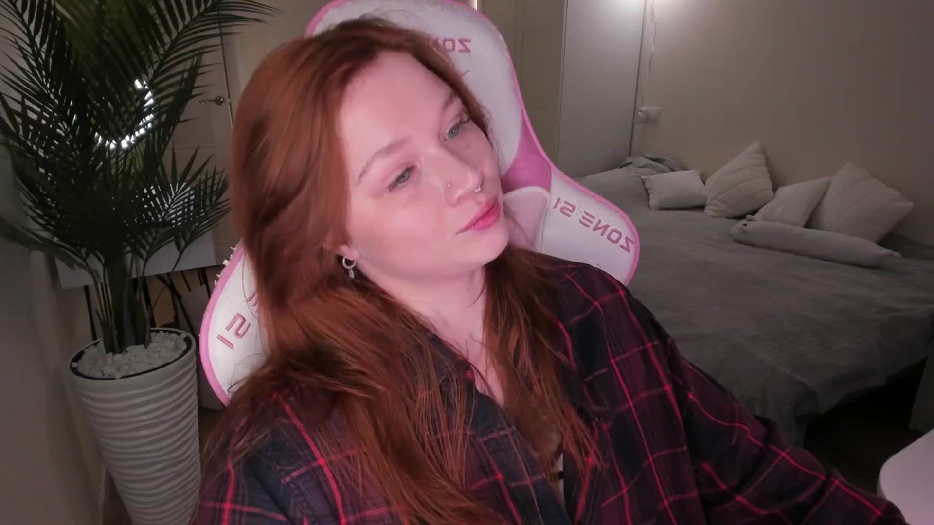 Gallery image thumbnail from euphoriadance's myfreecams stream on, 12/21/2025, 07:26 image 17 of 20