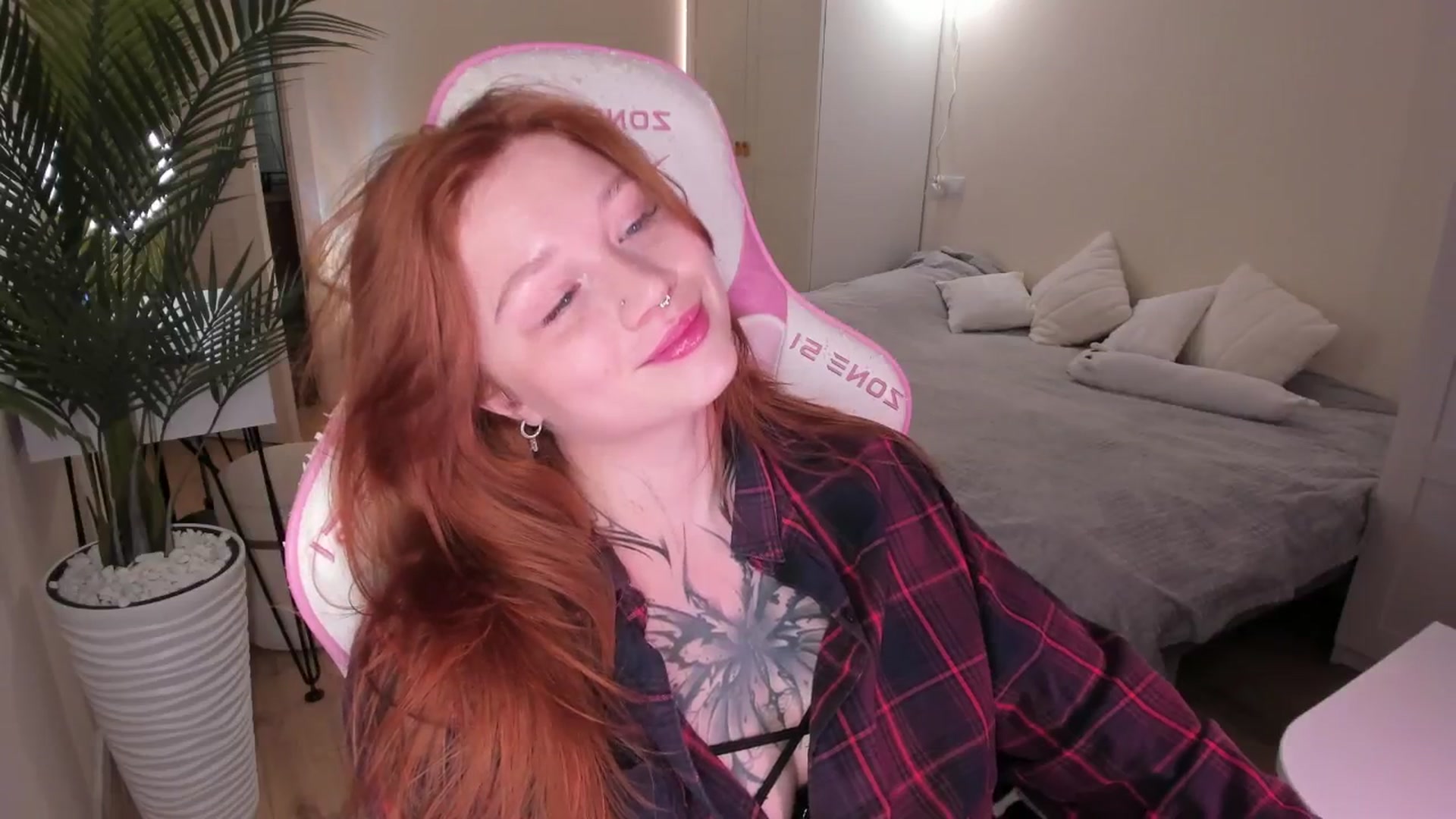 Gallery image thumbnail from euphoriadance's myfreecams stream on, 12/21/2025, 07:26 image 11 of 20