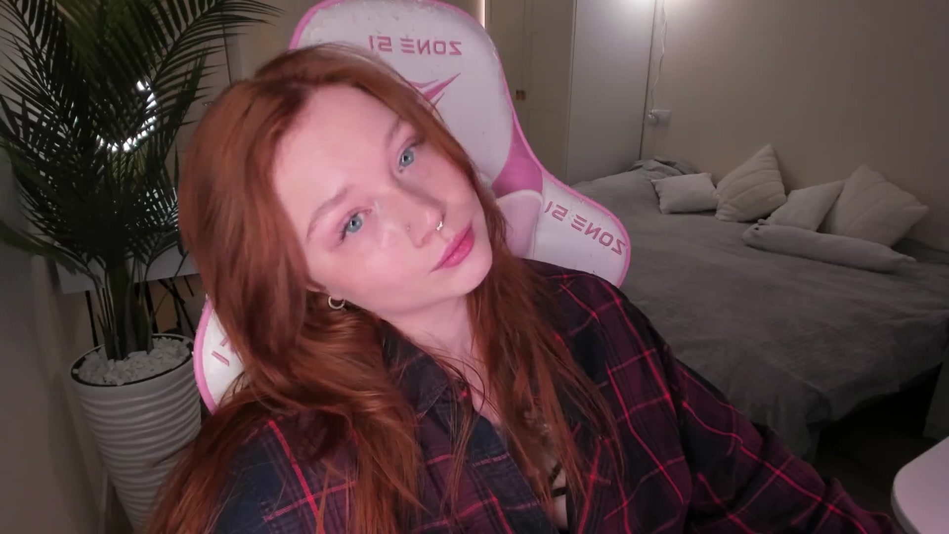 Gallery image thumbnail from euphoriadance's myfreecams stream on, 12/21/2025, 07:26 image 18 of 20