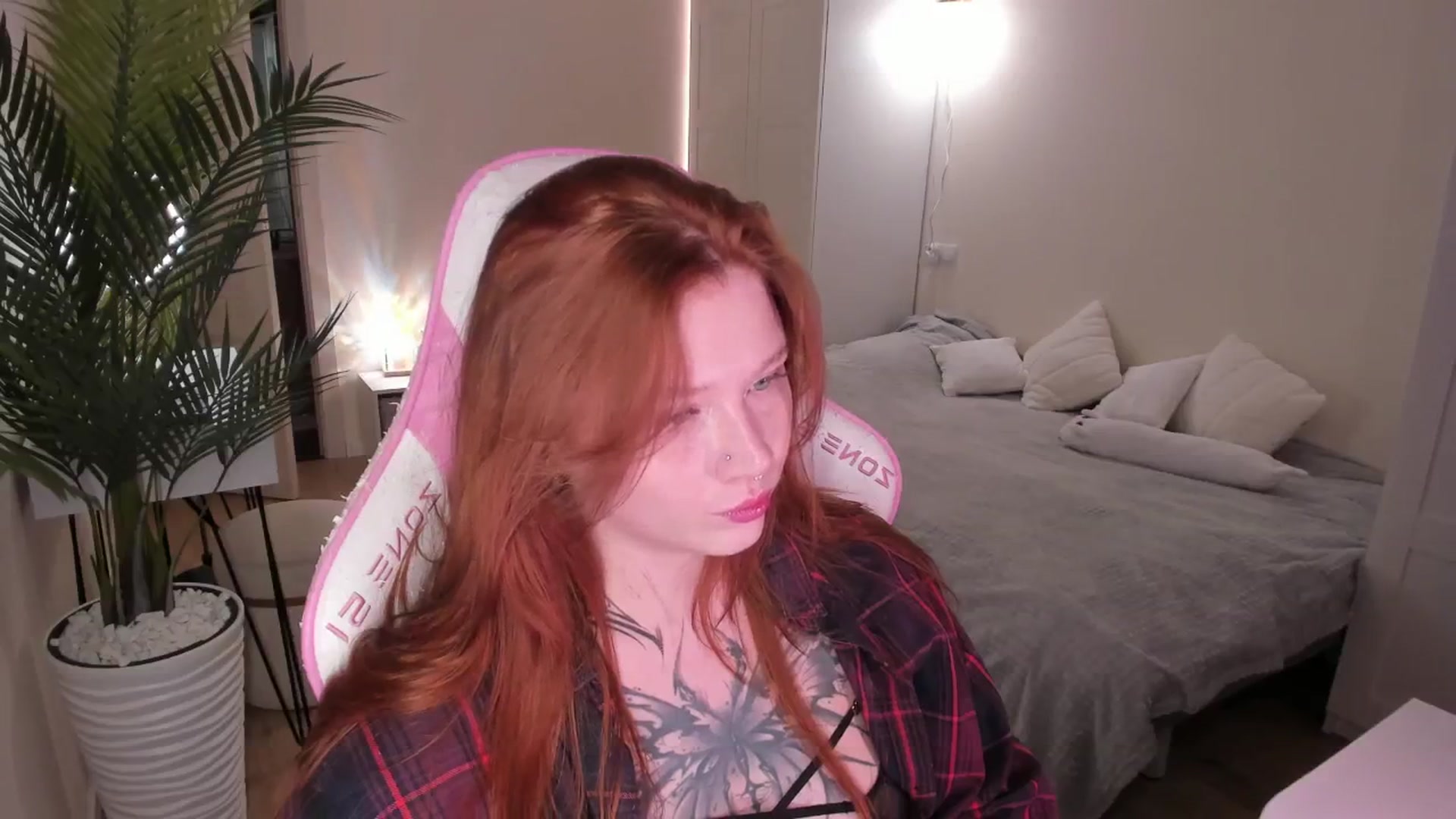Gallery image thumbnail from euphoriadance's myfreecams stream on, 12/21/2025, 07:26 image 7 of 20