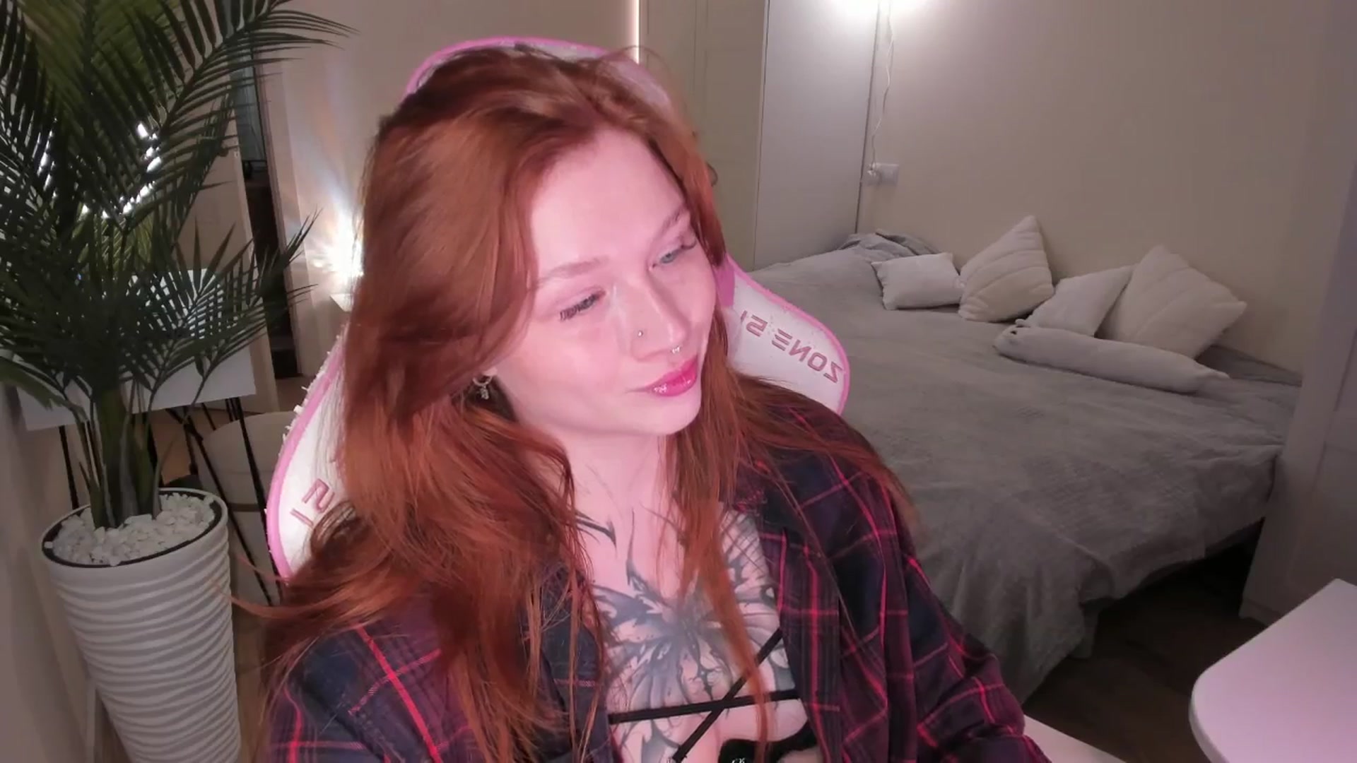 Gallery image thumbnail from euphoriadance's myfreecams stream on, 12/21/2025, 07:26 image 8 of 20