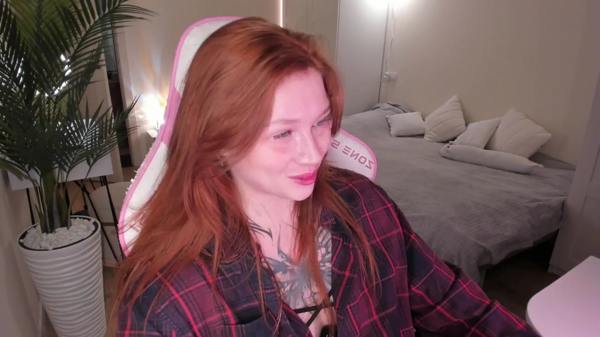 Gallery image thumbnail from euphoriadance's myfreecams stream on, 12/21/2025, 07:26 image 9 of 20