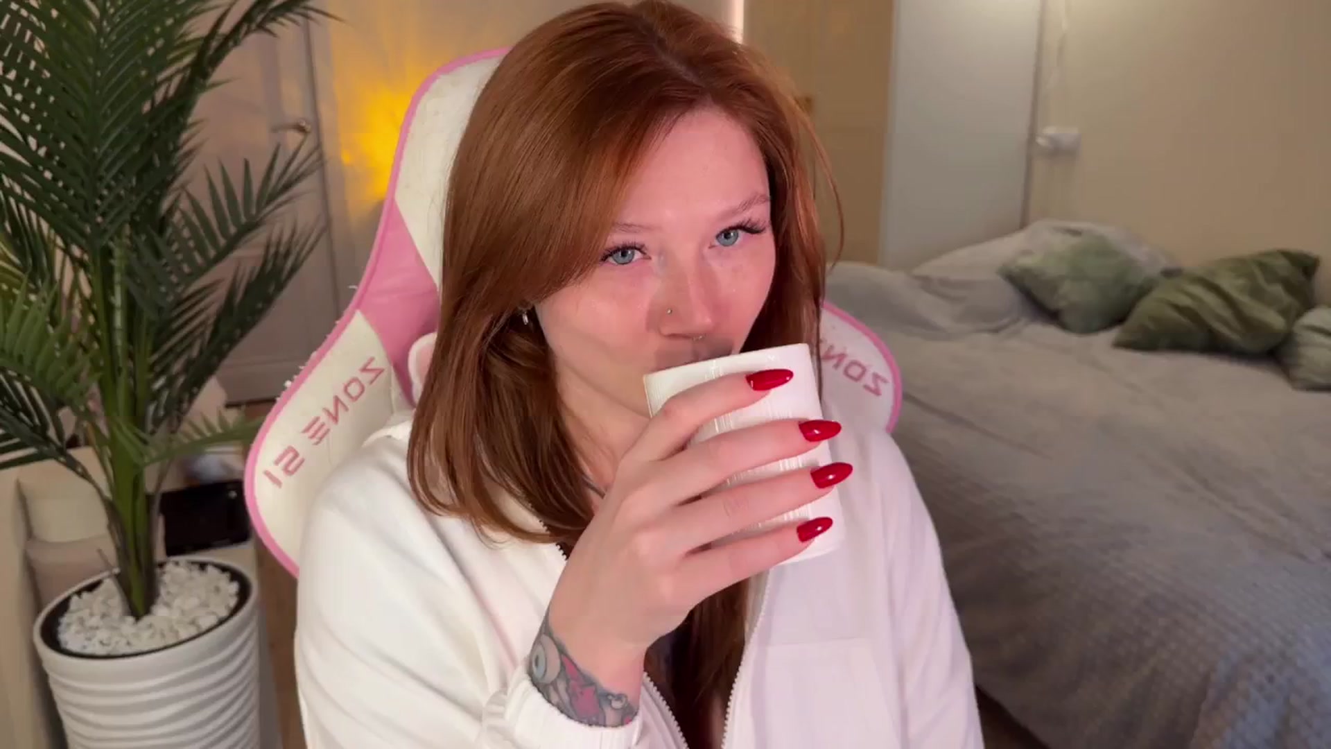 Gallery image thumbnail from euphoriadance's myfreecams stream on, 12/29/2025, 10:12 image 17 of 20