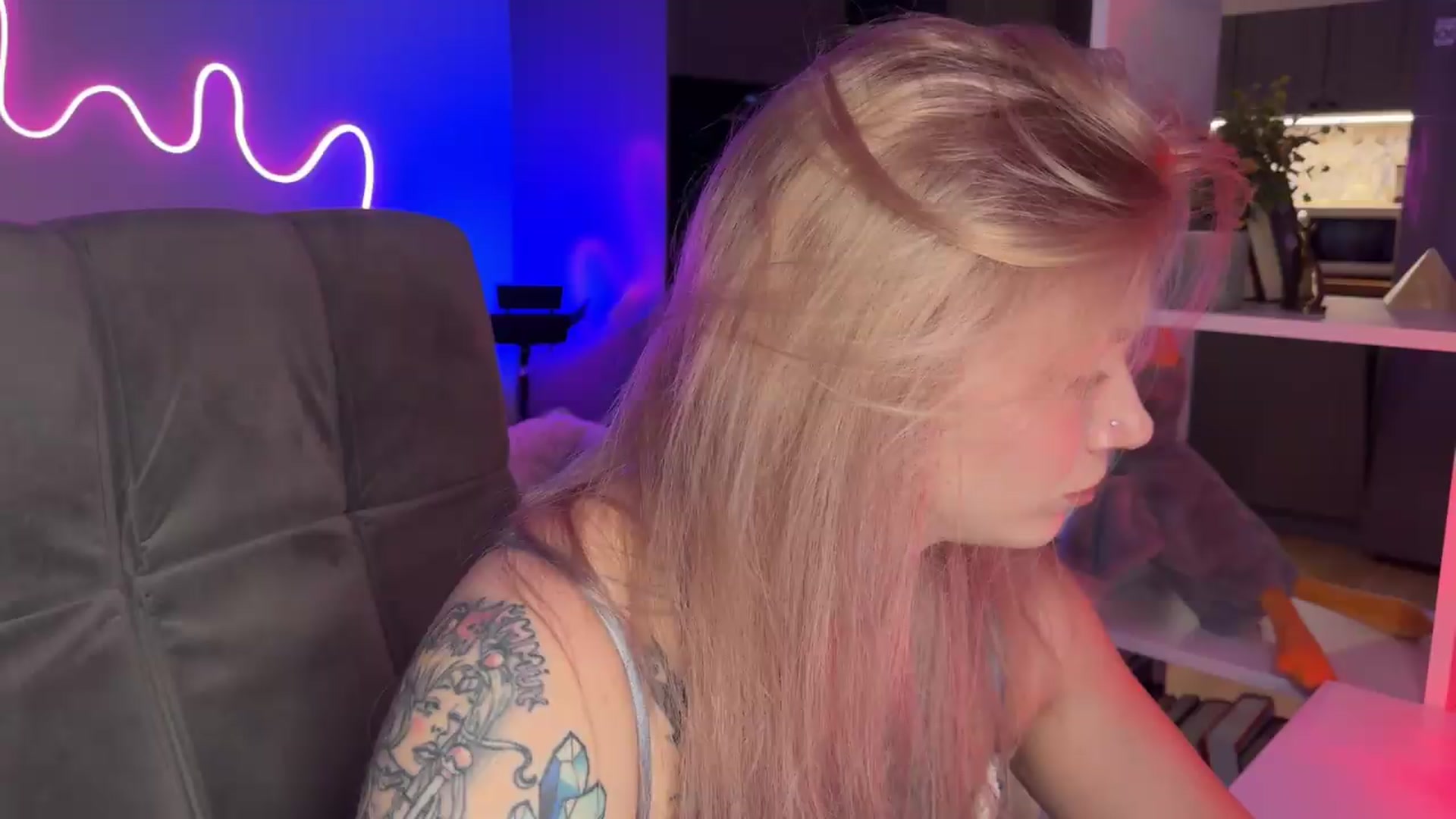 Gallery image thumbnail from euphoriadance's myfreecams stream on, 06/15/2026, 06:51 image 11 of 20