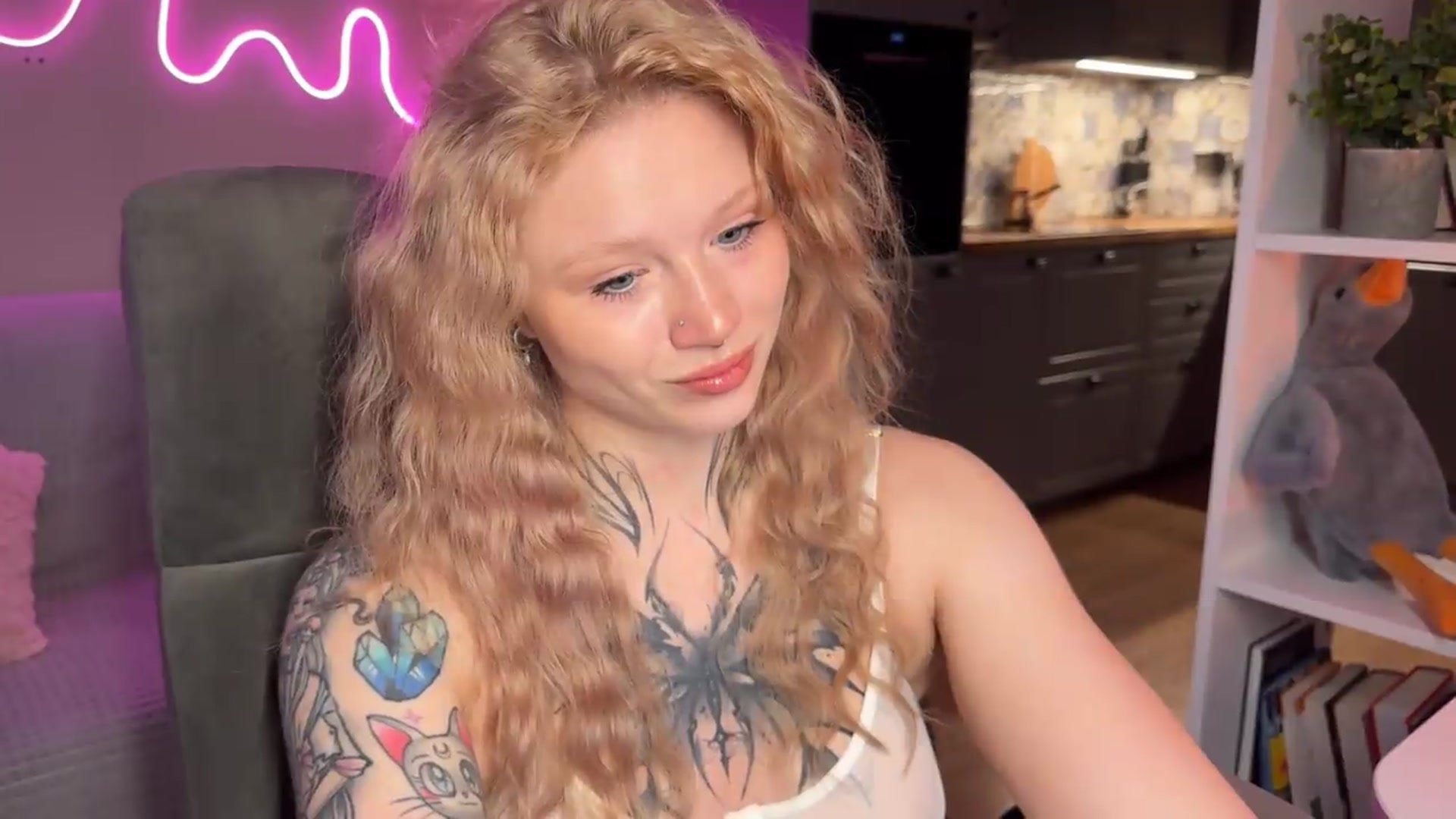Gallery image thumbnail from euphoriadance's myfreecams stream on, 06/20/2026, 06:00 image 18 of 20