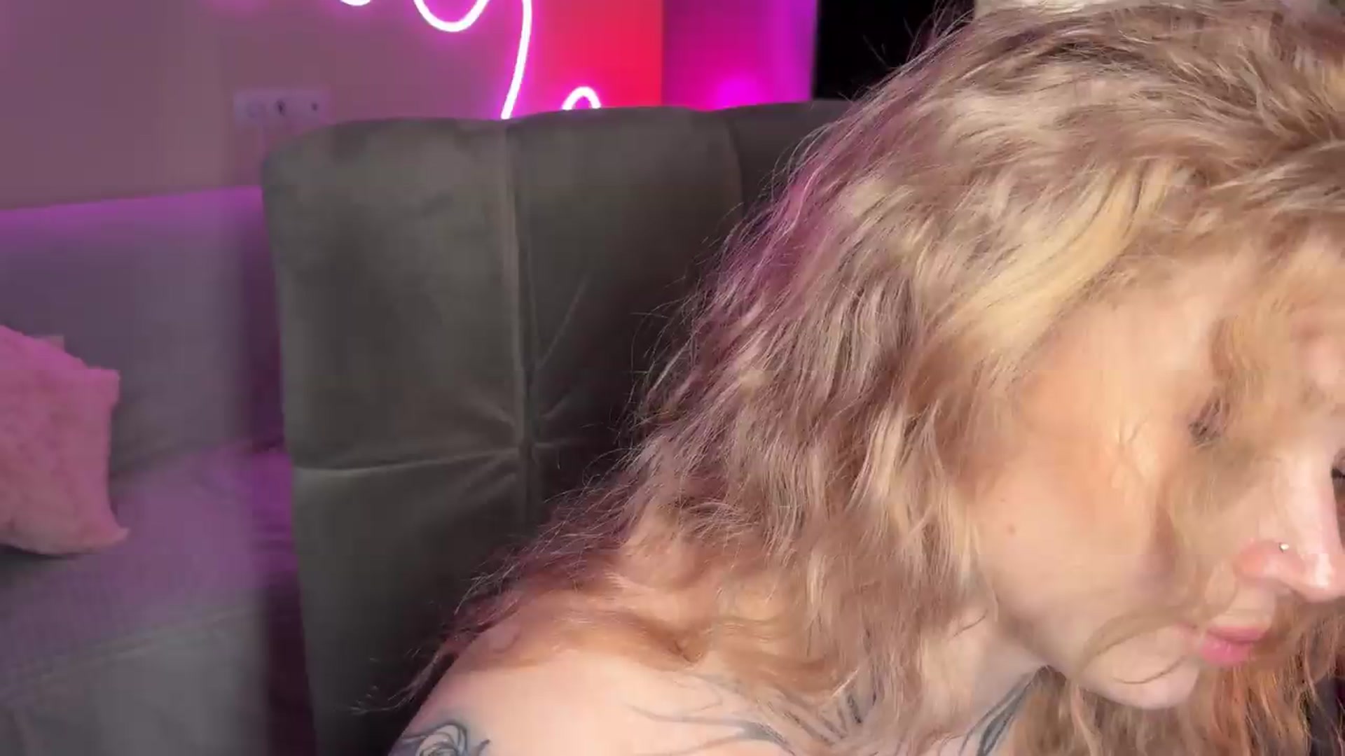 Gallery image thumbnail from euphoriadance's myfreecams stream on, 06/20/2026, 07:55 image 9 of 20