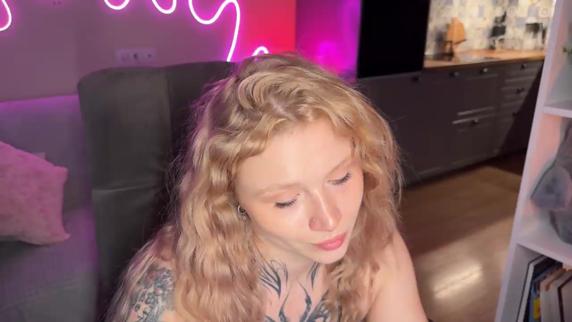 Gallery image thumbnail from euphoriadance's myfreecams stream on, 06/20/2026, 07:55 image 17 of 20