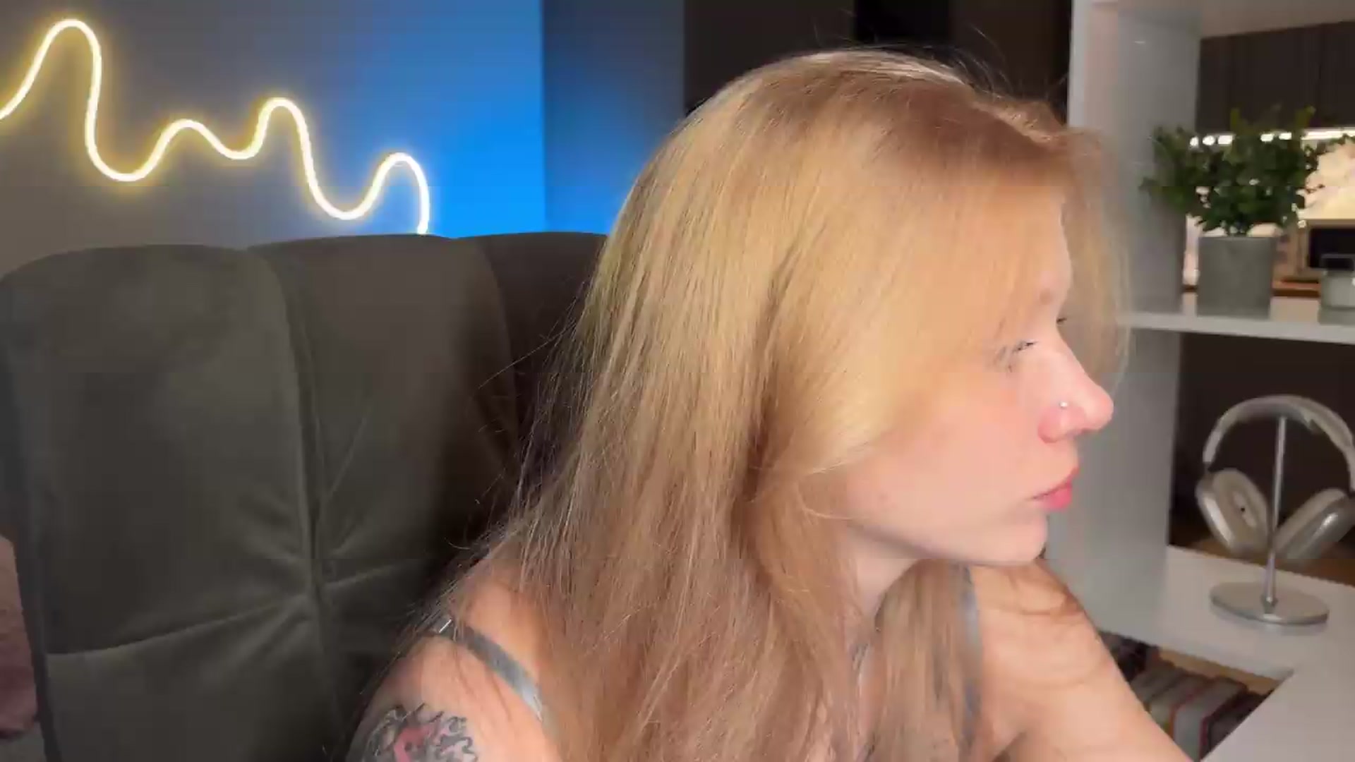 Gallery image thumbnail from euphoriadance's myfreecams stream on, 06/22/2026, 06:08 image 18 of 20