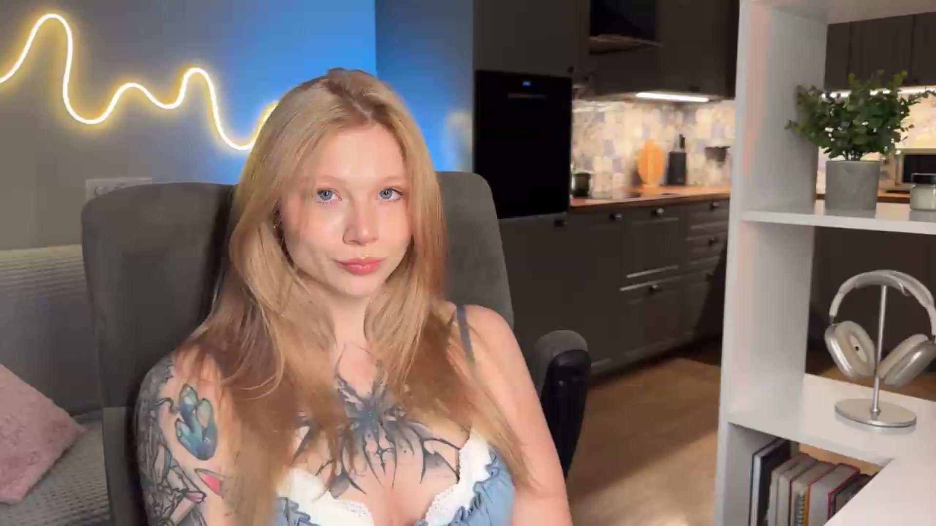 Gallery image thumbnail from euphoriadance's myfreecams stream on, 06/22/2026, 06:08 image 13 of 20