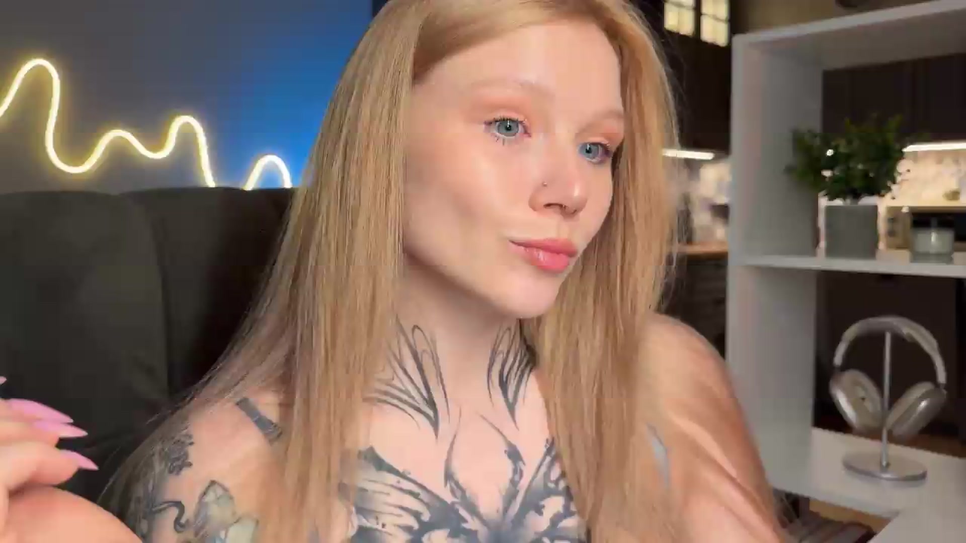 Gallery image thumbnail from euphoriadance's myfreecams stream on, 06/22/2026, 06:08 image 1 of 20