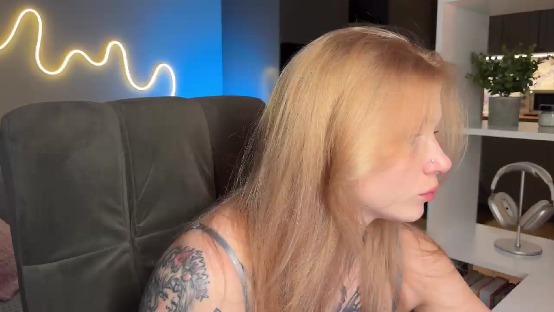 Gallery image thumbnail from euphoriadance's myfreecams stream on, 06/22/2026, 06:08 image 19 of 20