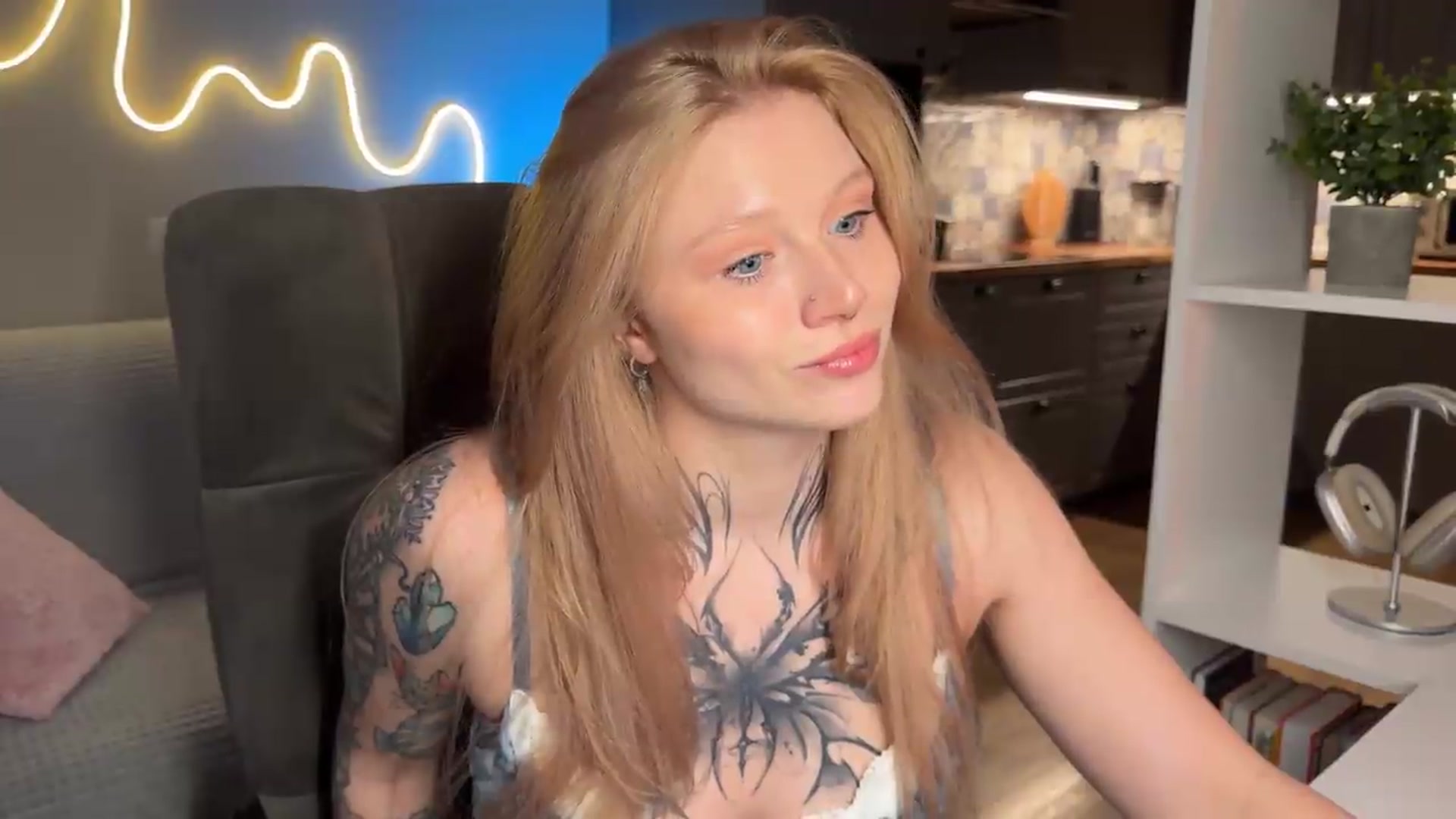 Gallery image thumbnail from euphoriadance's myfreecams stream on, 06/22/2026, 06:59 image 14 of 20