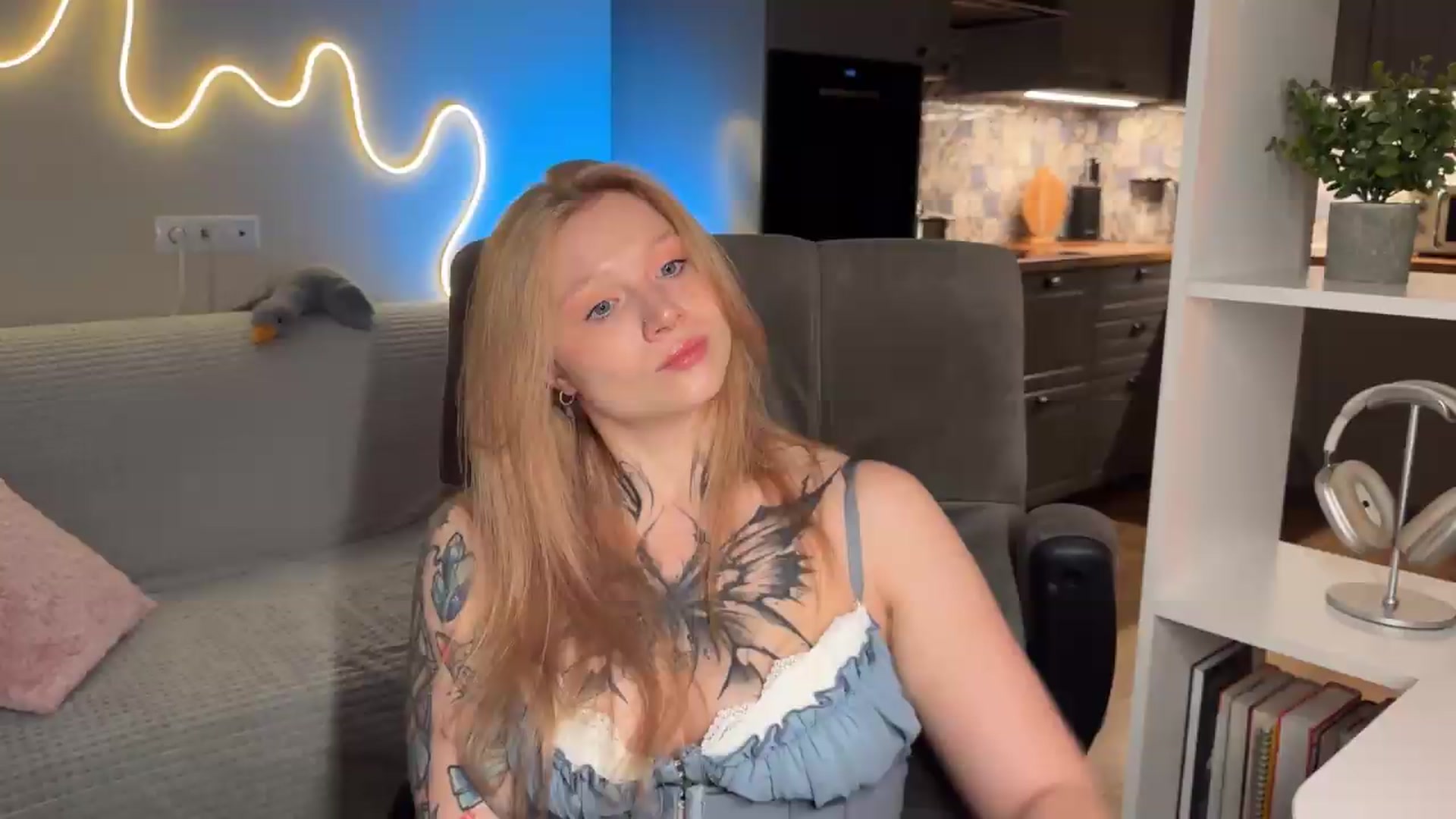 Gallery image thumbnail from euphoriadance's myfreecams stream on, 06/22/2026, 06:59 image 6 of 20