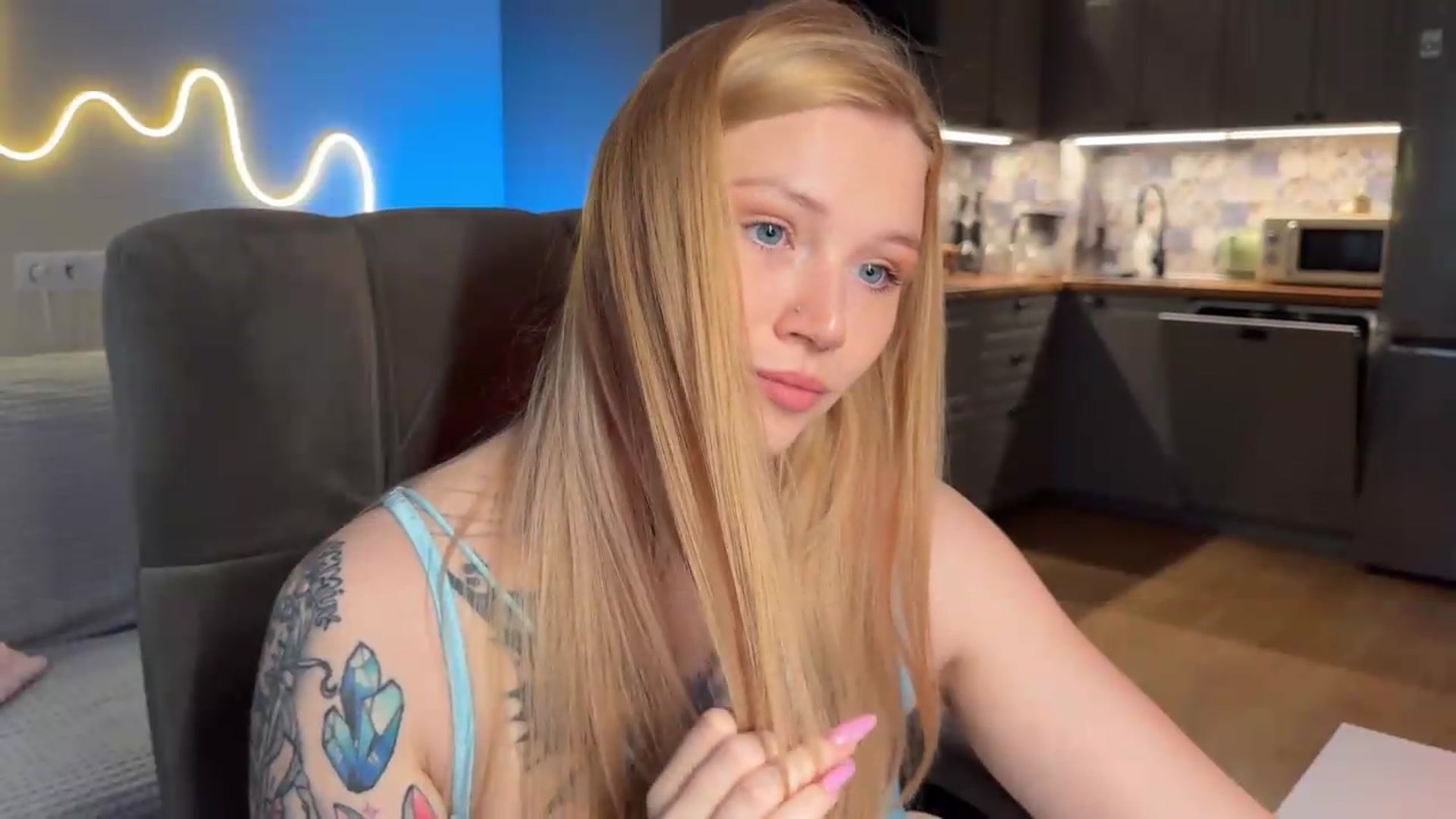 Gallery image thumbnail from euphoriadance's myfreecams stream on, 06/26/2026, 07:15 image 15 of 20