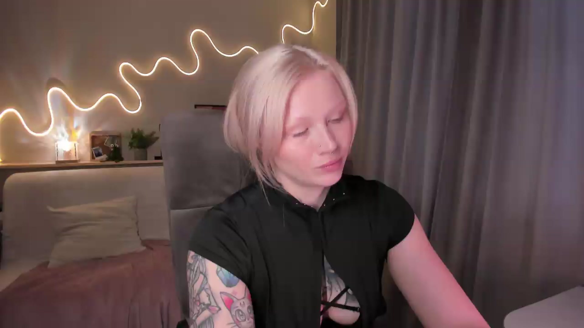 Gallery image thumbnail from euphoriadance's myfreecams stream on, 08/28/2026, 06:28 image 18 of 20