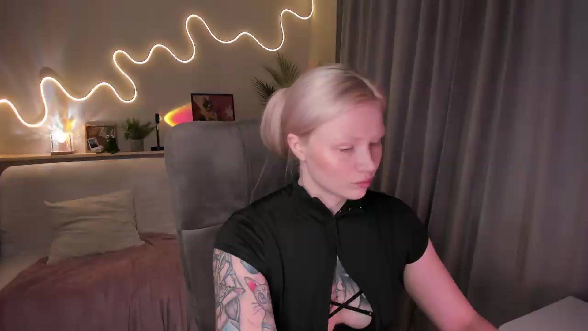 Gallery image thumbnail from euphoriadance's myfreecams stream on, 08/28/2026, 06:28 image 12 of 20