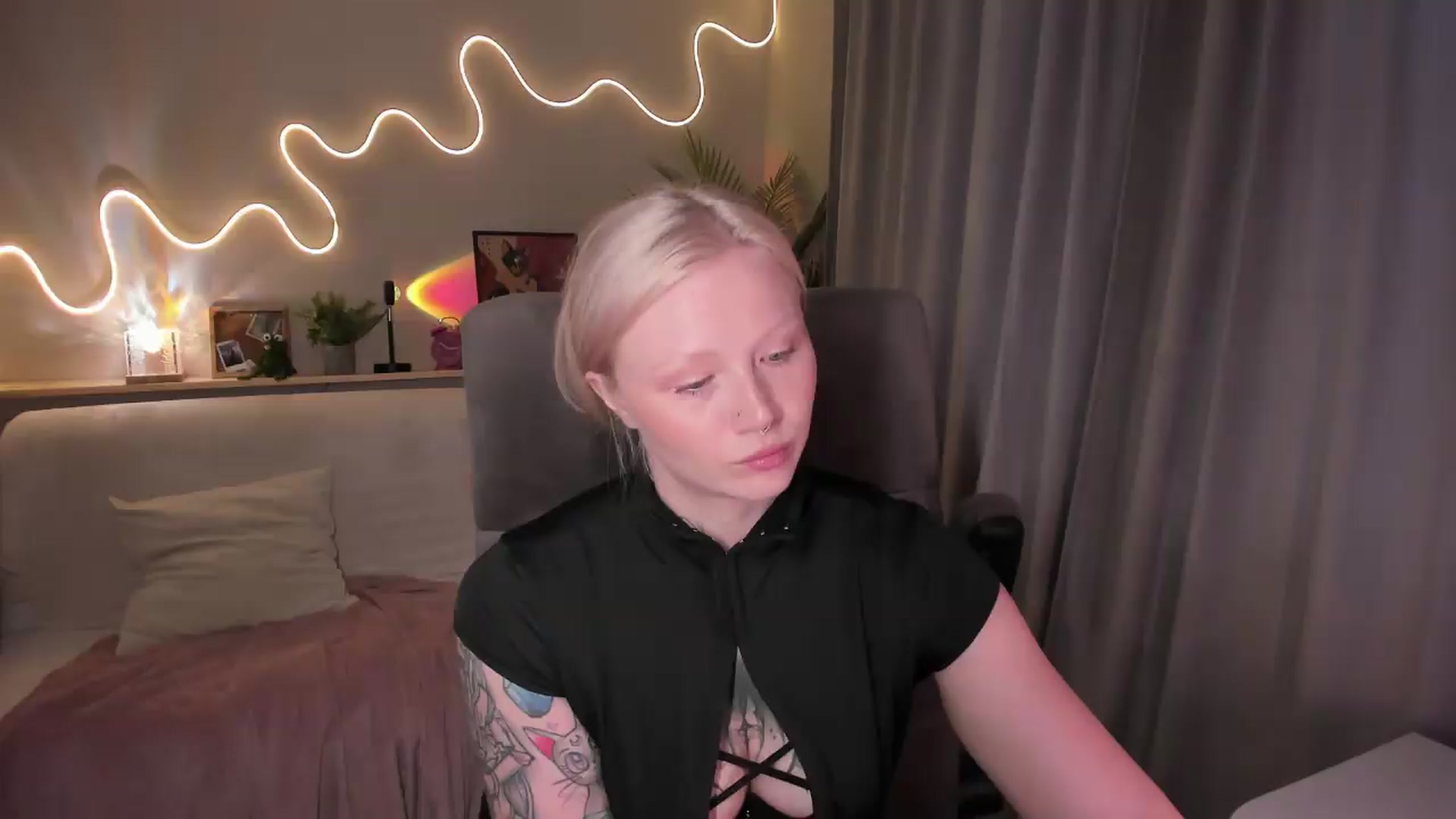Gallery image thumbnail from euphoriadance's myfreecams stream on, 08/28/2026, 06:28 image 15 of 20