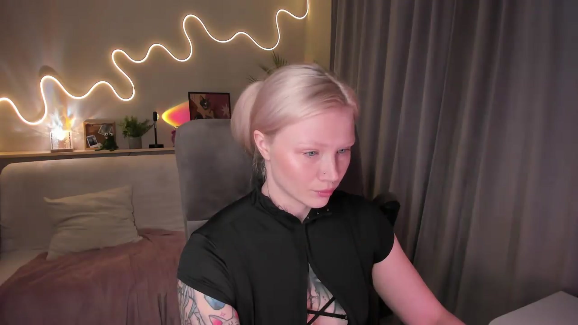 Gallery image thumbnail from euphoriadance's myfreecams stream on, 08/28/2026, 06:28 image 10 of 20
