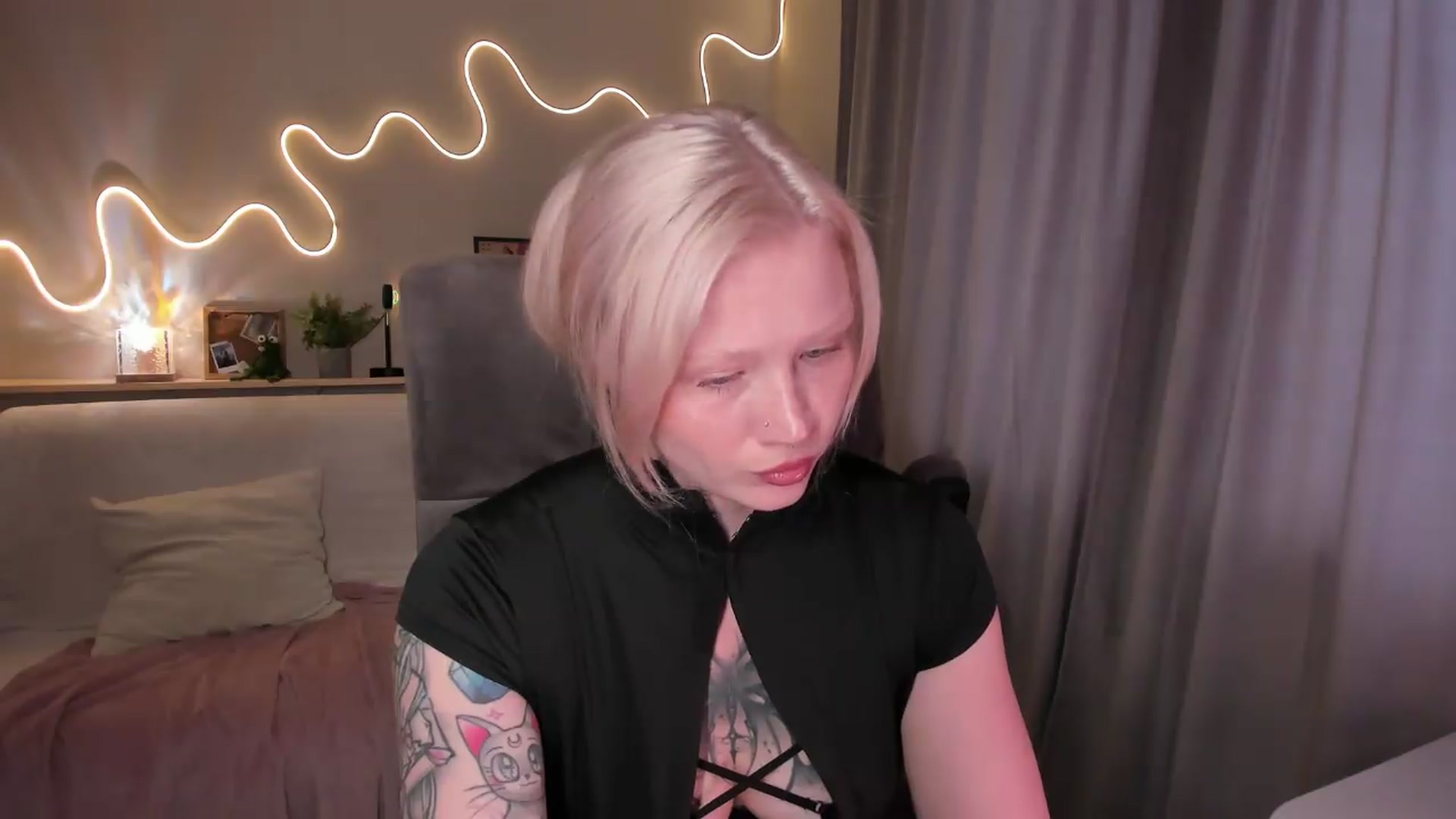 Gallery image thumbnail from euphoriadance's myfreecams stream on, 08/28/2026, 08:06 image 10 of 20