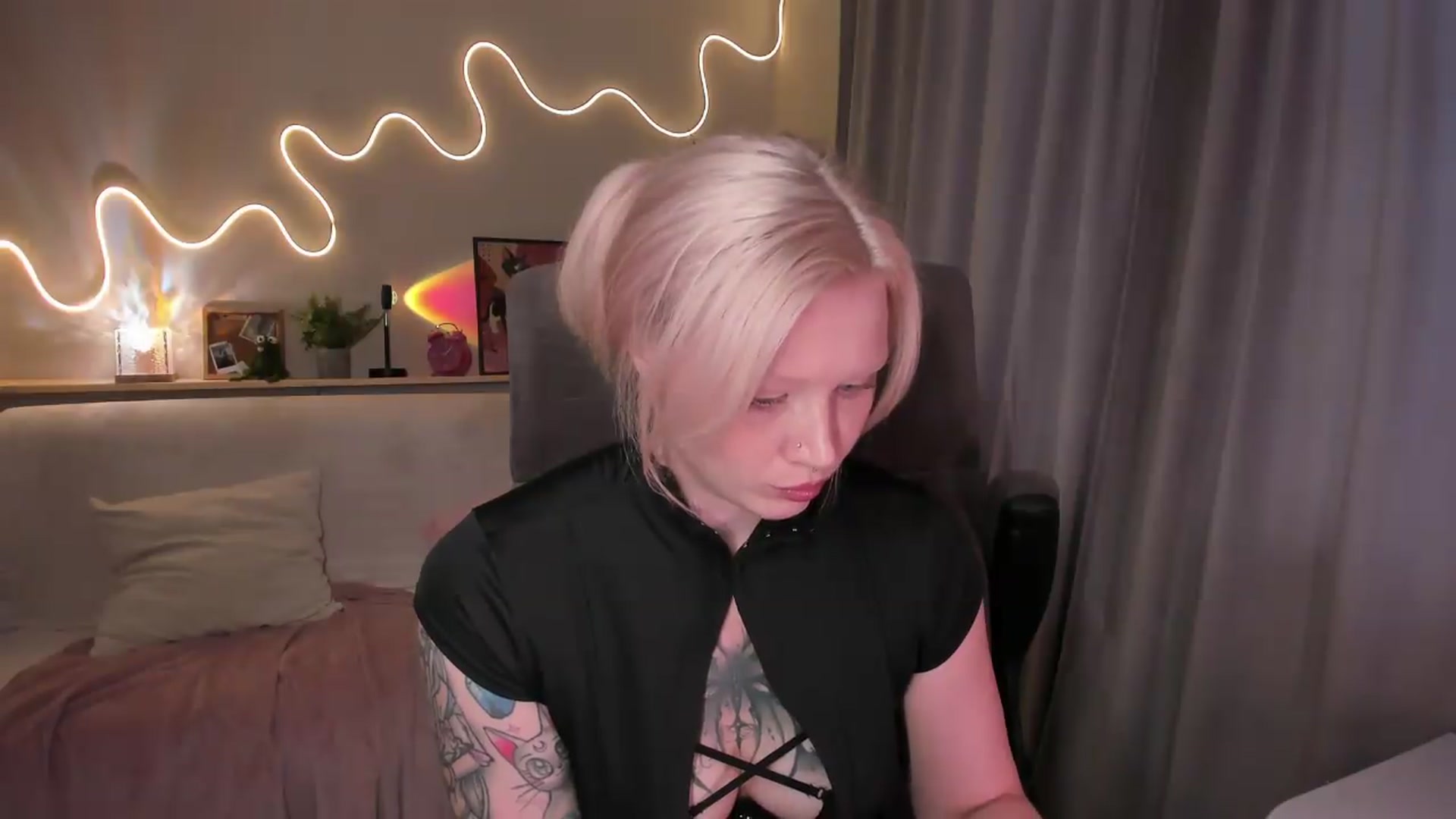 Gallery image thumbnail from euphoriadance's myfreecams stream on, 08/28/2026, 08:06 image 18 of 20