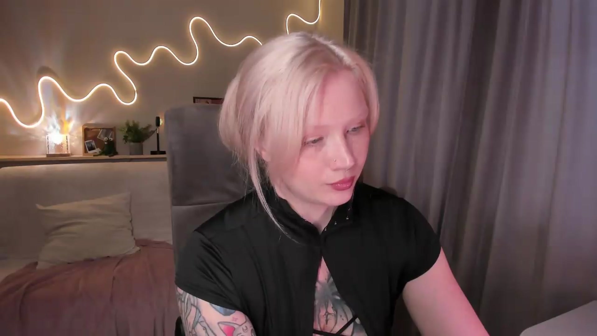 Gallery image thumbnail from euphoriadance's myfreecams stream on, 08/28/2026, 08:06 image 14 of 20