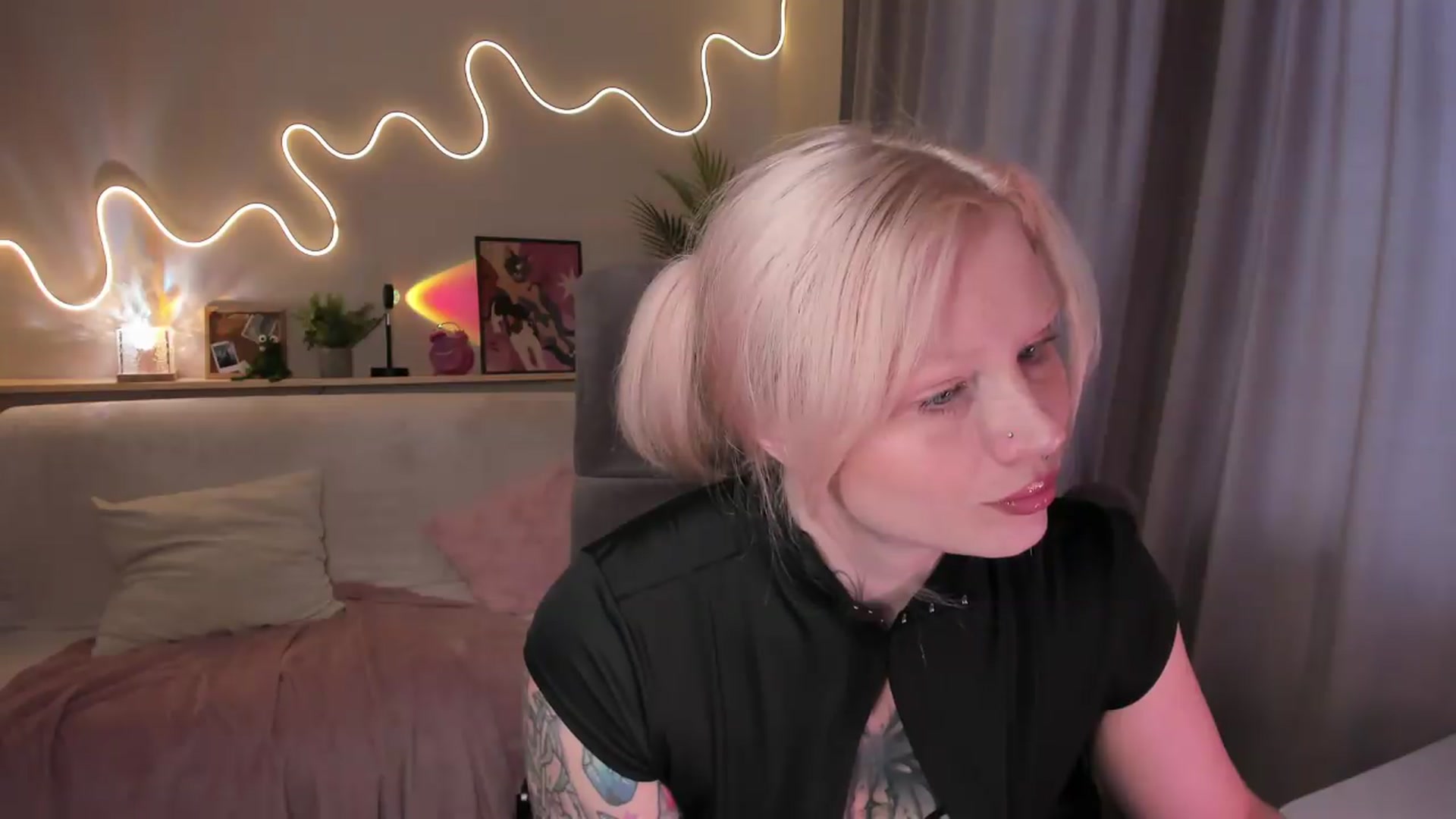 Gallery image thumbnail from euphoriadance's myfreecams stream on, 08/28/2026, 08:06 image 8 of 20