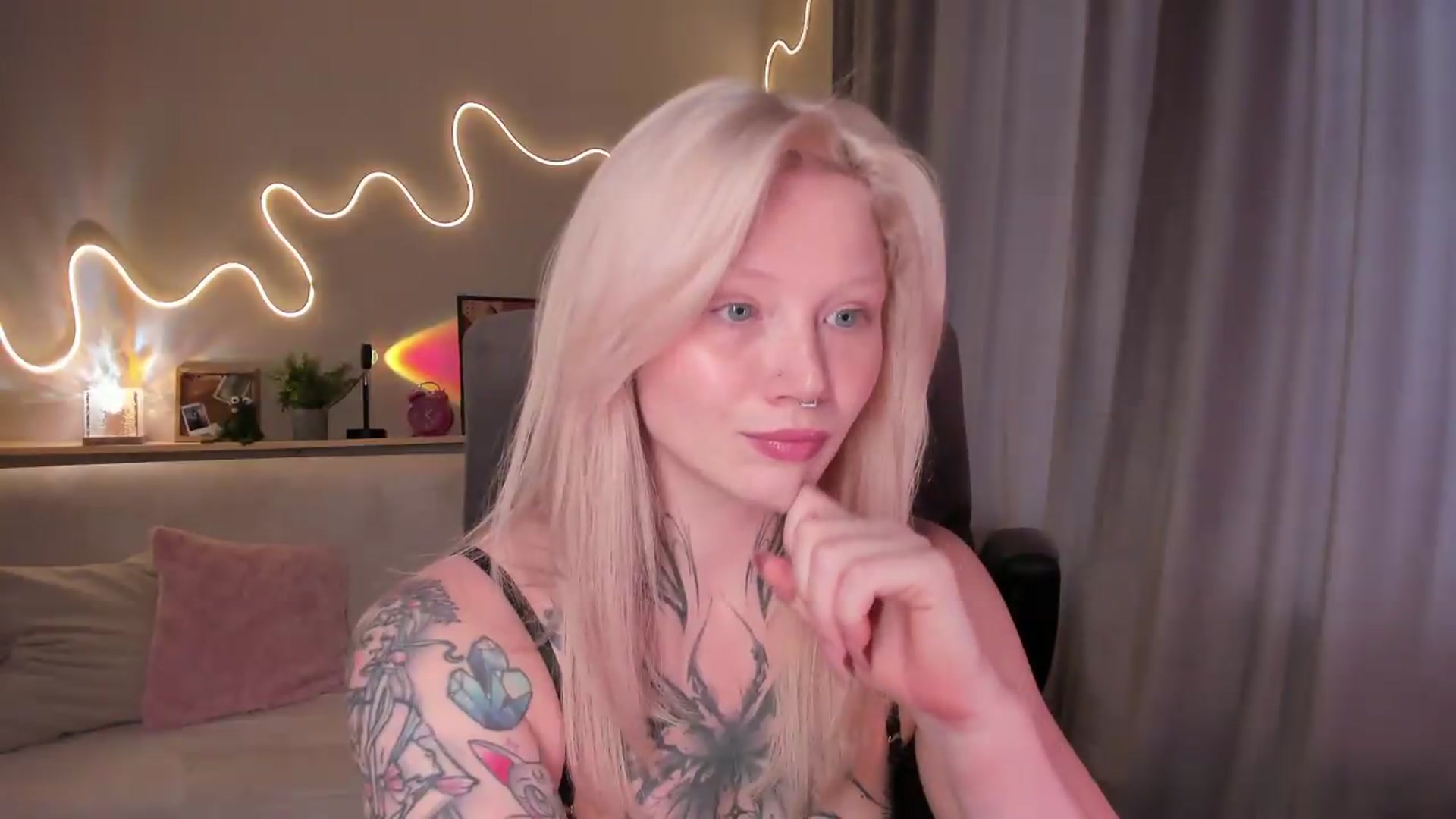 Gallery image thumbnail from euphoriadance's myfreecams stream on, 08/30/2026, 07:44 image 19 of 20