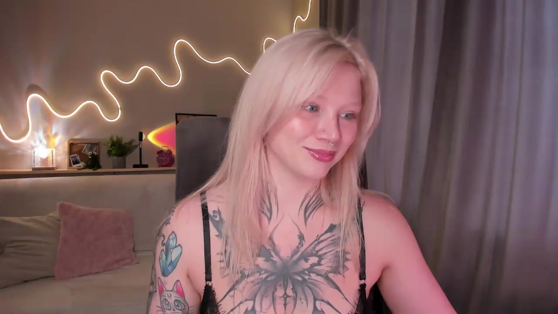 Gallery image thumbnail from euphoriadance's myfreecams stream on, 08/30/2026, 07:44 image 10 of 20