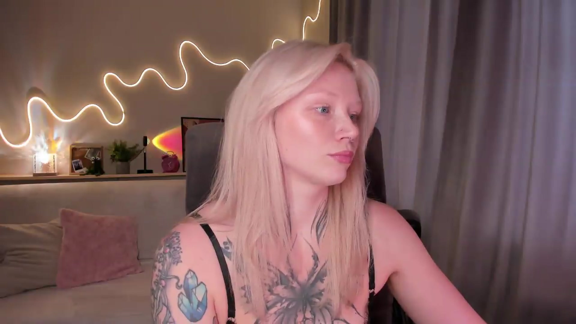 Gallery image thumbnail from euphoriadance's myfreecams stream on, 08/30/2026, 07:44 image 18 of 20