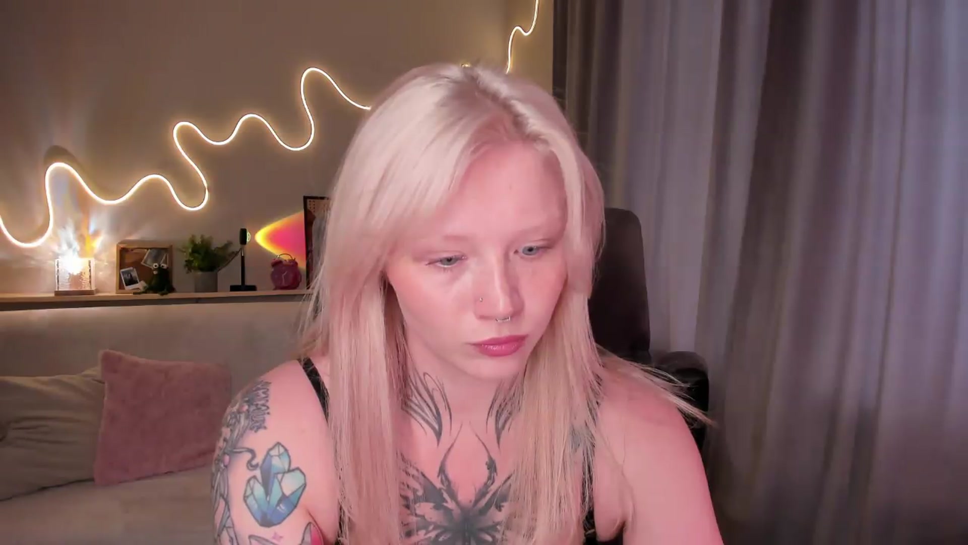 Gallery image thumbnail from euphoriadance's myfreecams stream on, 08/30/2026, 07:44 image 17 of 20