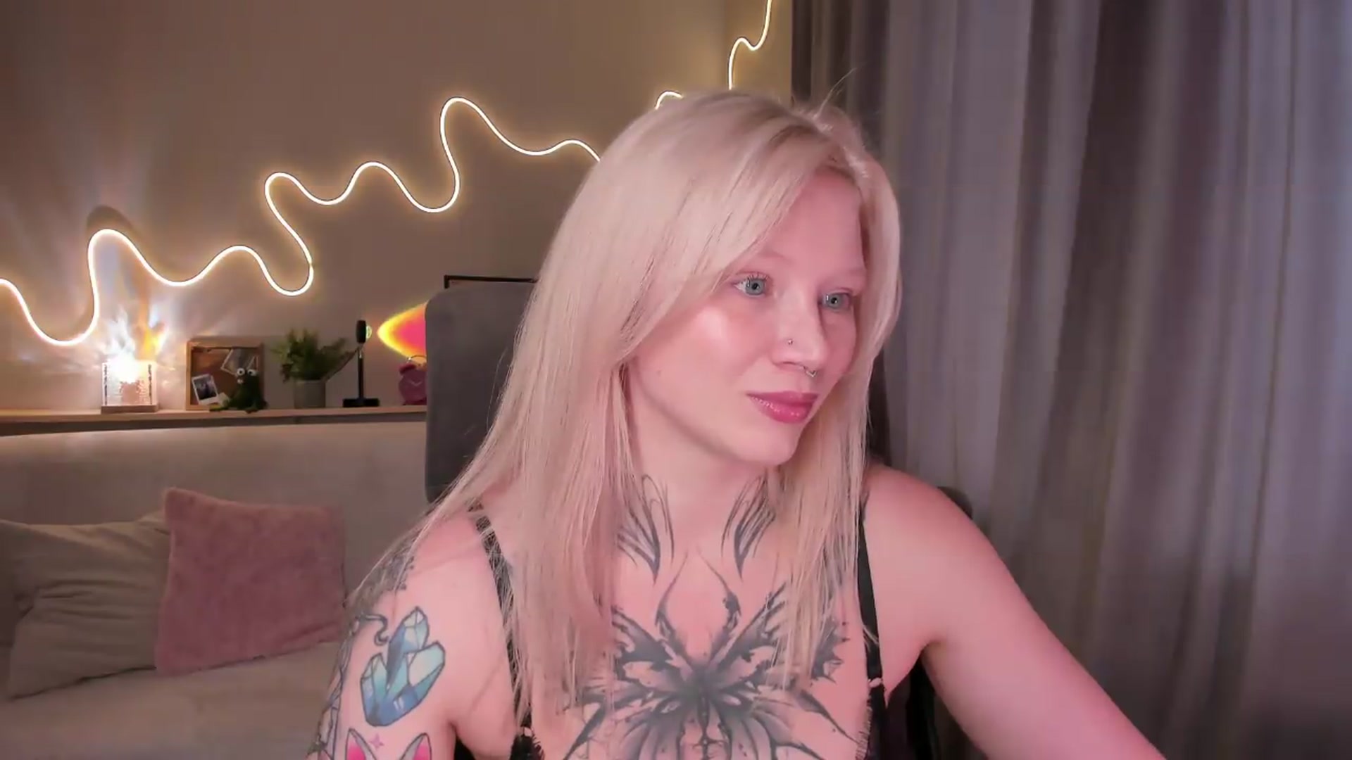 Gallery image thumbnail from euphoriadance's myfreecams stream on, 08/30/2026, 07:44 image 9 of 20