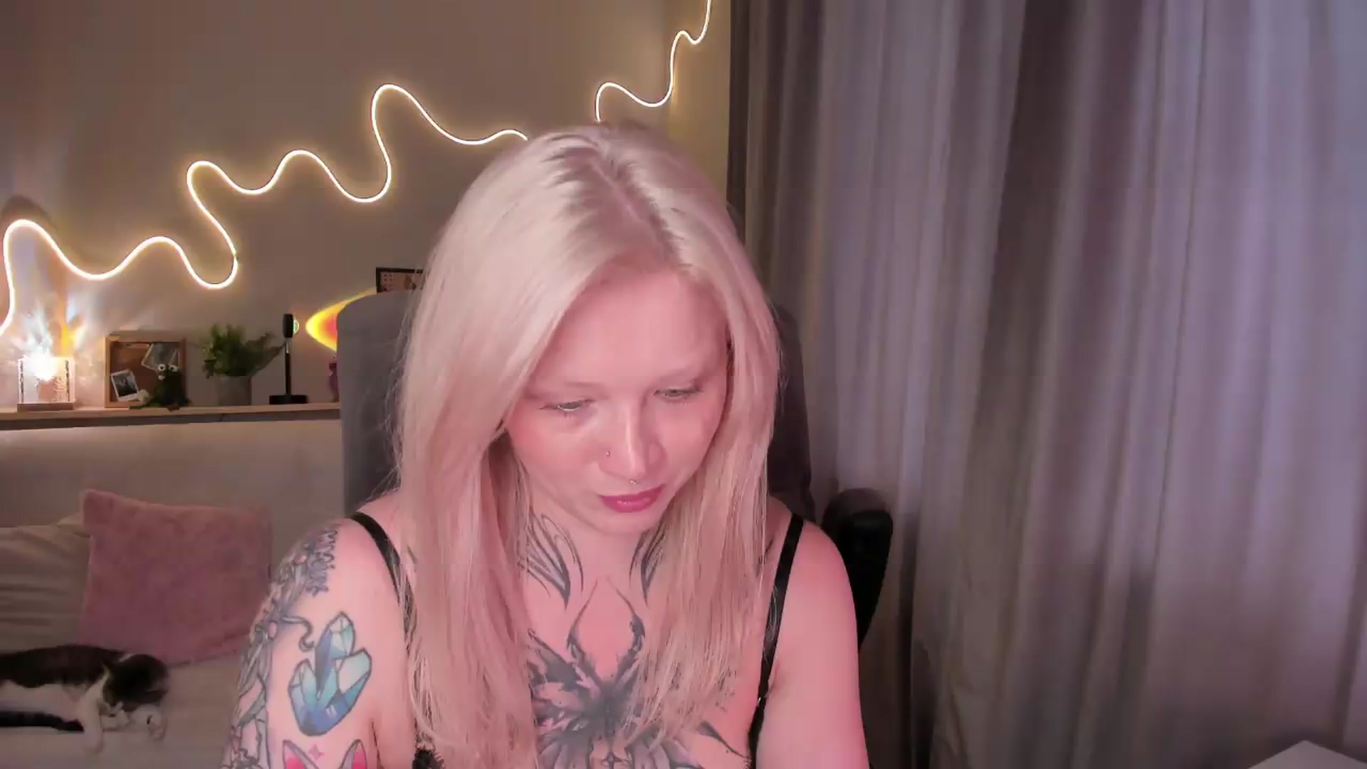 Gallery image thumbnail from euphoriadance's myfreecams stream on, 08/30/2026, 08:29 image 1 of 20