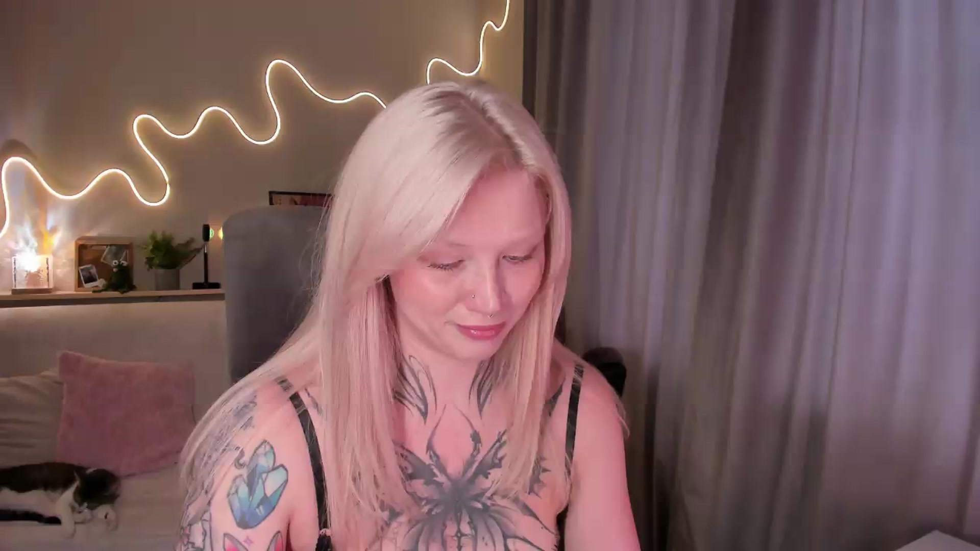 Gallery image thumbnail from euphoriadance's myfreecams stream on, 08/30/2026, 08:29 image 4 of 20