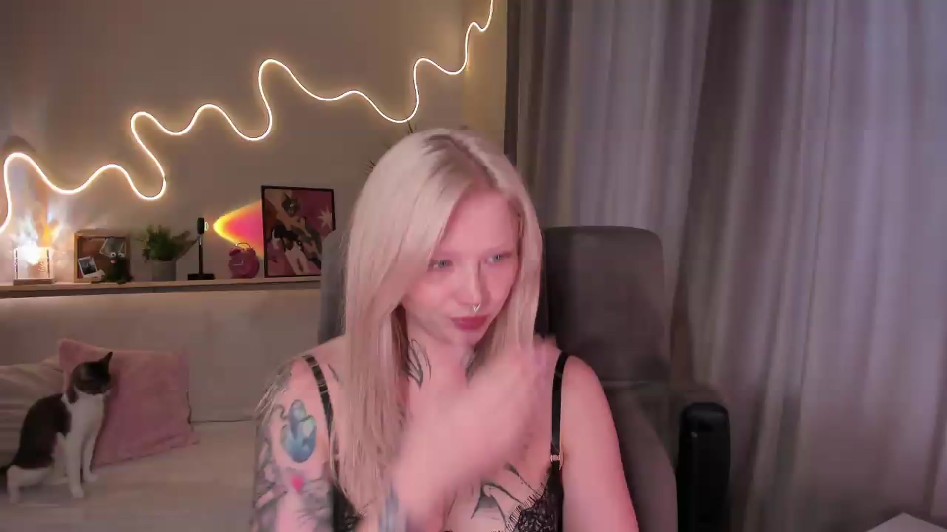 Gallery image thumbnail from euphoriadance's myfreecams stream on, 08/30/2026, 08:29 image 11 of 20