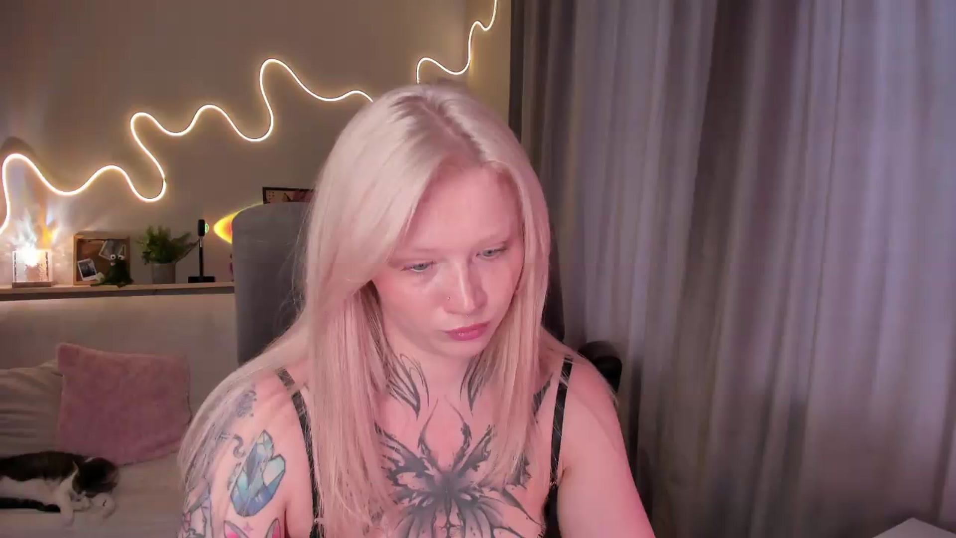Gallery image thumbnail from euphoriadance's myfreecams stream on, 08/30/2026, 08:29 image 5 of 20
