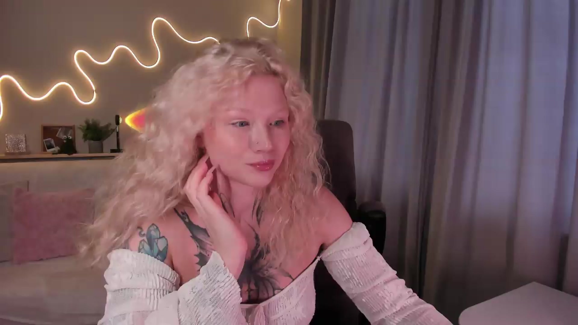 Gallery image thumbnail from euphoriadance's myfreecams stream on, 08/31/2026, 06:51 image 7 of 20