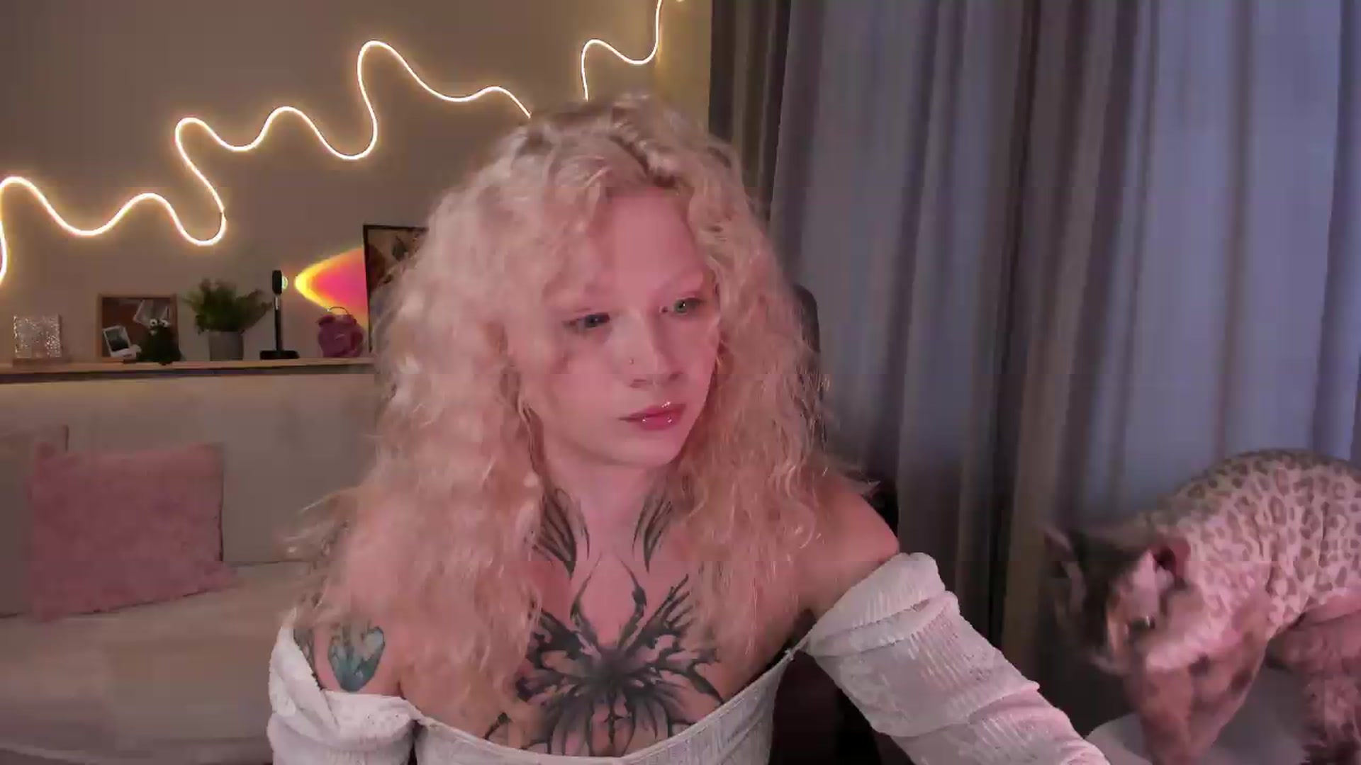 Gallery image thumbnail from euphoriadance's myfreecams stream on, 08/31/2026, 06:51 image 17 of 20