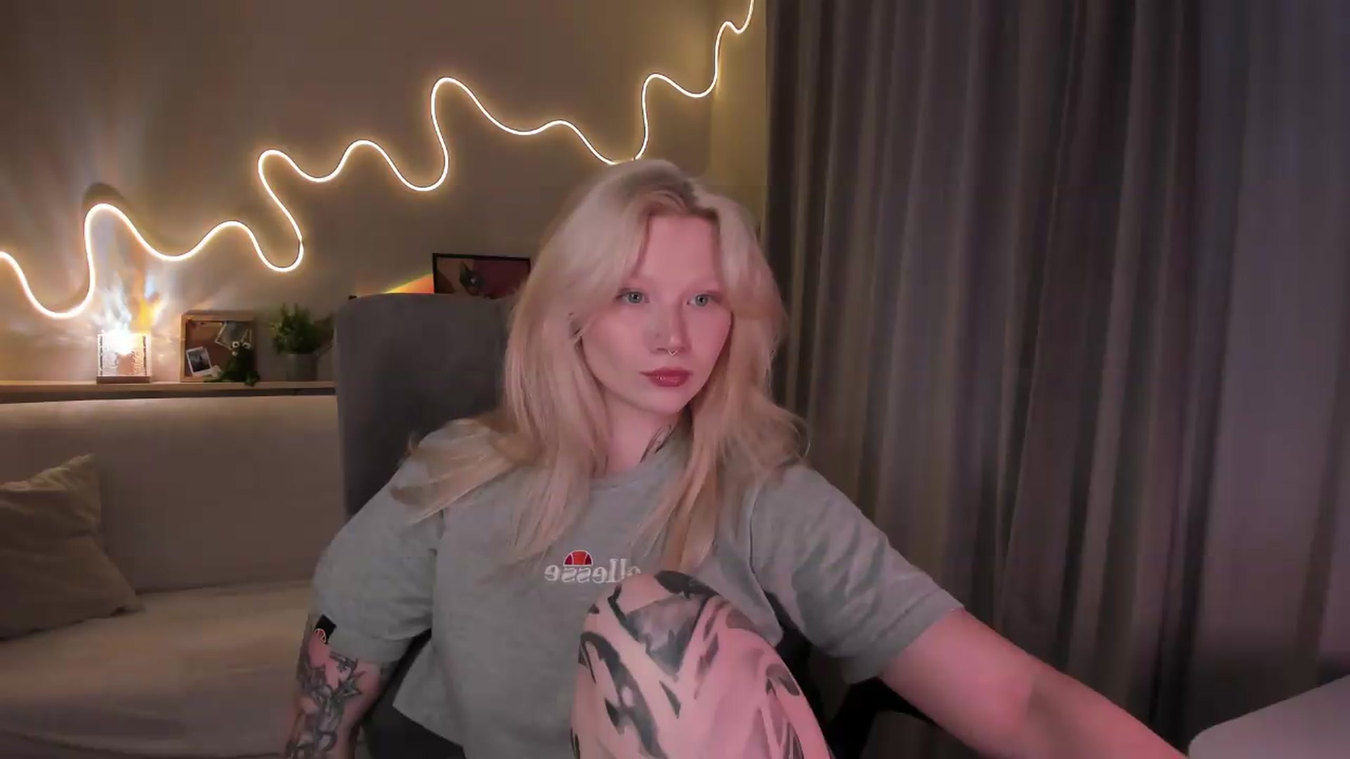 Gallery image thumbnail from euphoriadance's myfreecams stream on, 09/04/2026, 07:41 image 5 of 20